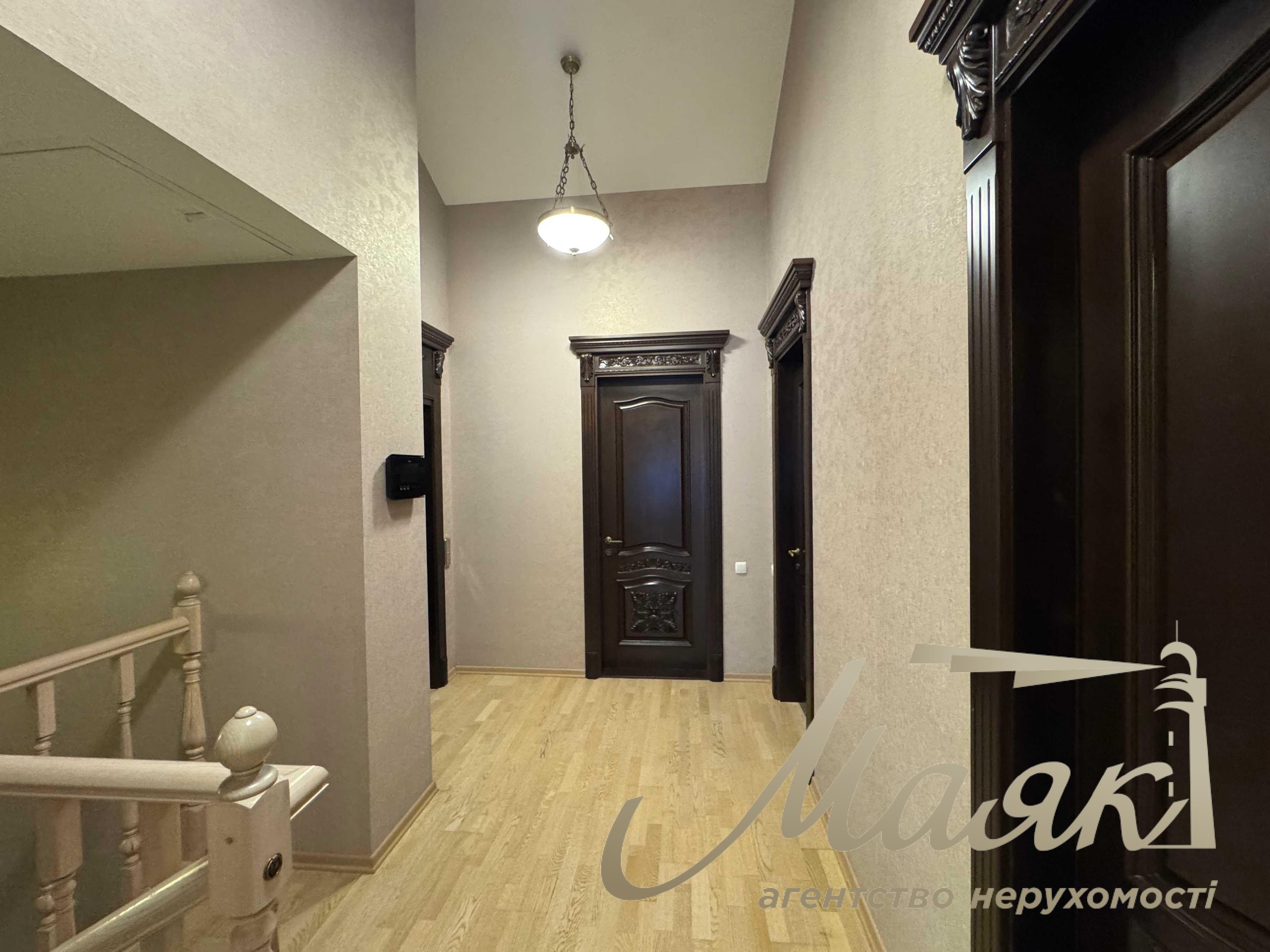 Аренда таунхауса 427 м² с видом на Ботанический сад, Печерский район