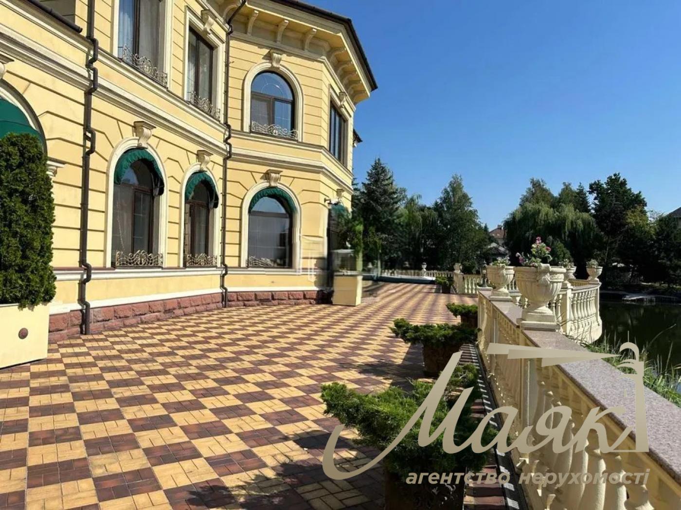 We offer for sale VIP-house in the cottage town "Golden Gate" (Koncha-Zaspa), Obukhovsky district.