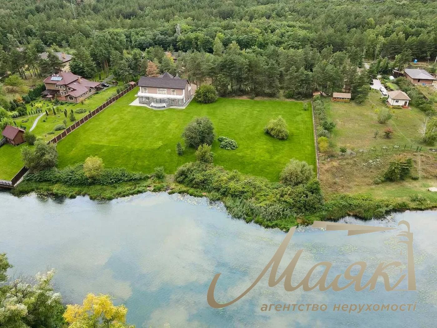 Продаж будинку 418.6м2 з виходом до води, ділянка 50 соток у КМ "Dream Village", с. Лебедівка