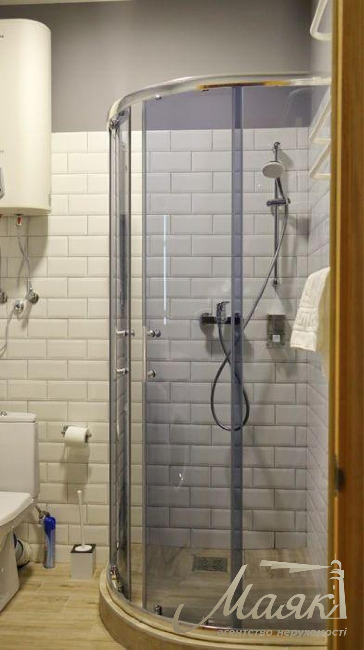 Продаж 2х-смарт квартири пл.Льва Толстого