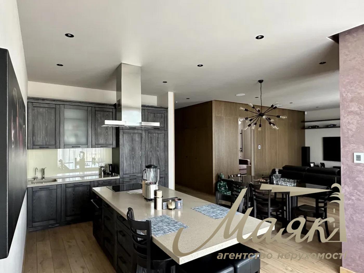 Продаж дворівневої 4к квартири вул. Коновальця, Печерськ