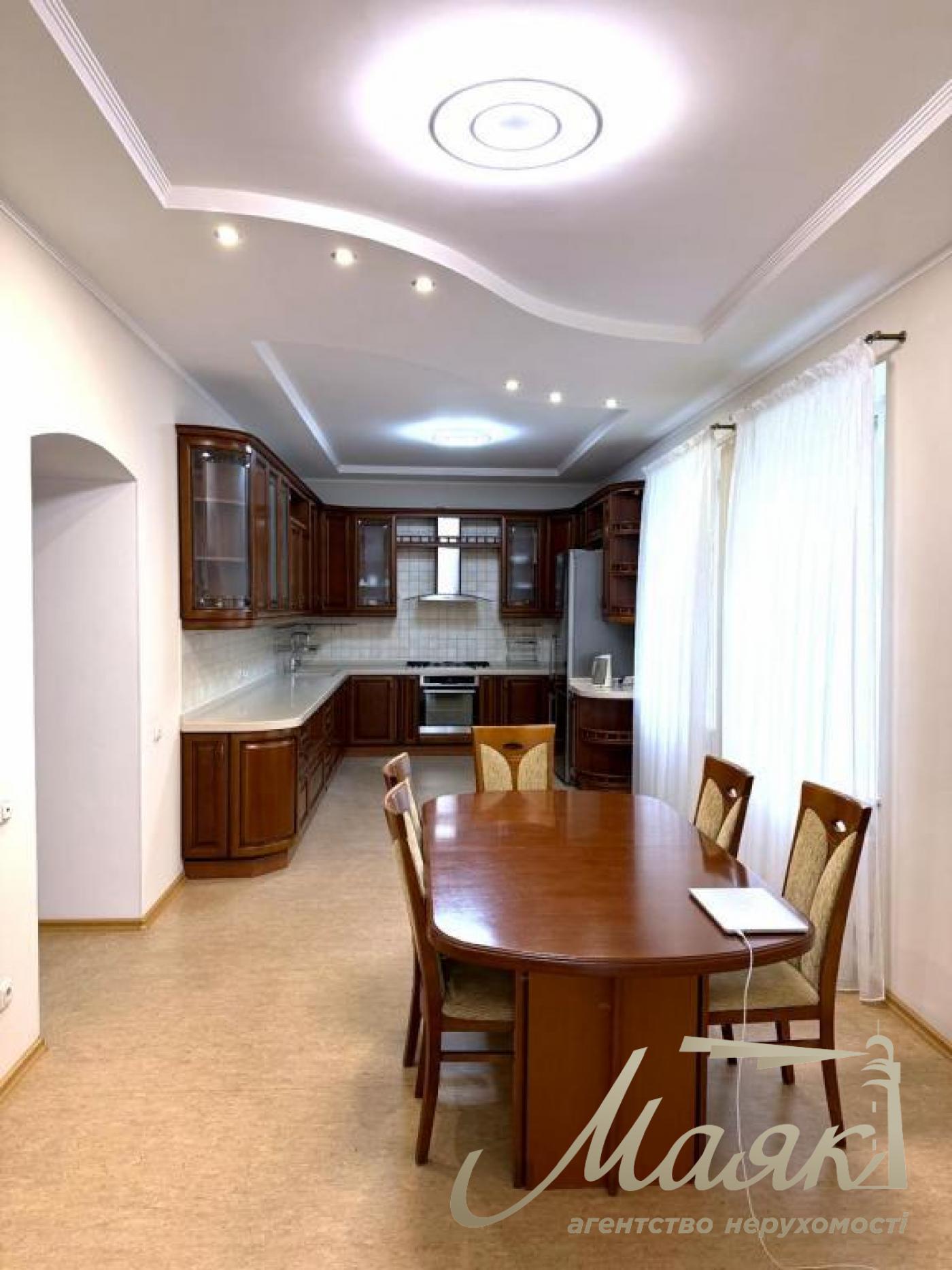 Оренда 2-х поверхового будинку 340м2, Козин