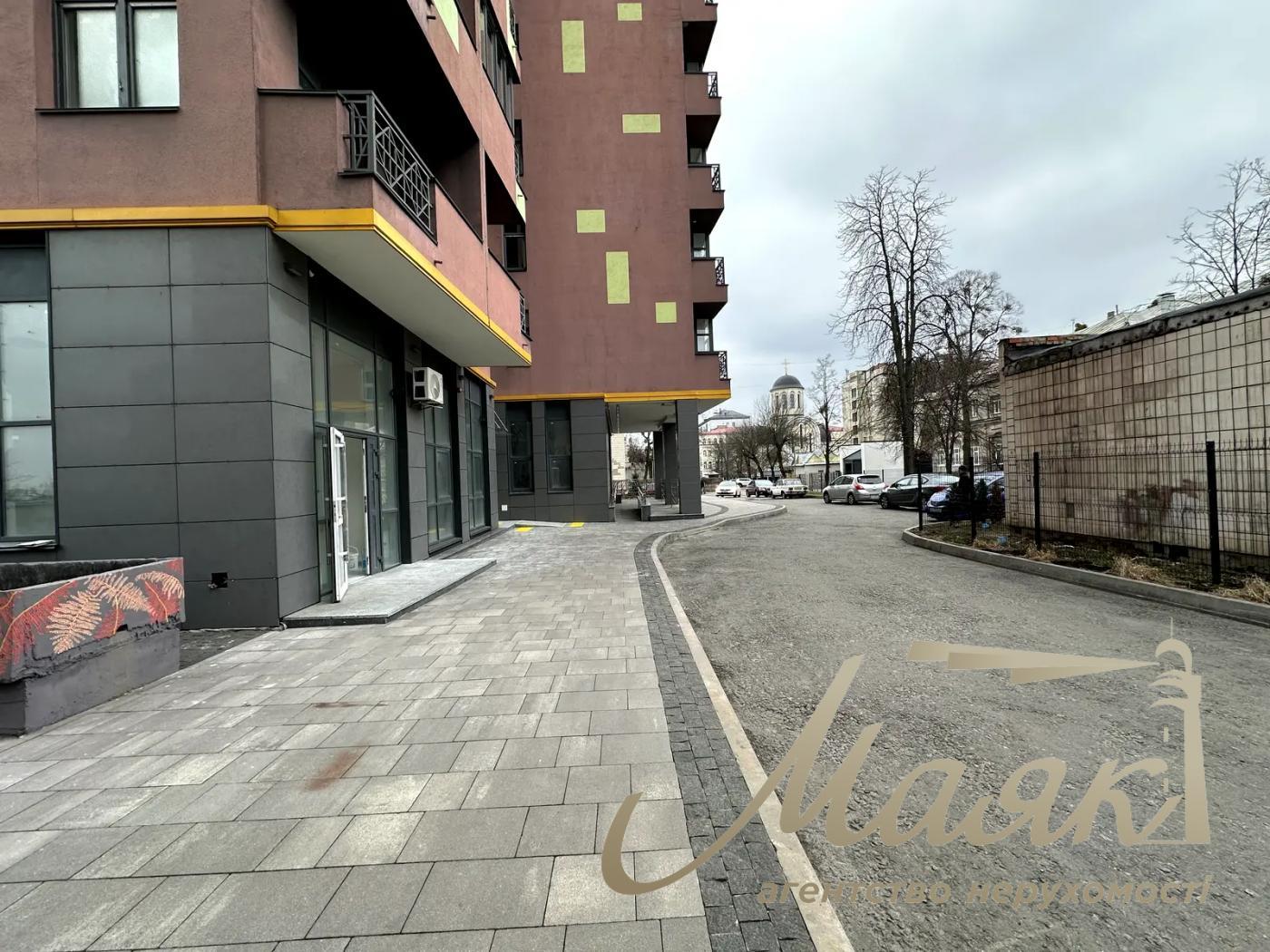 Аренда комерции фасад 202м2 в ЖК Кирилловский Гай, ул. Загоровская 1-Г (Багговутовская).