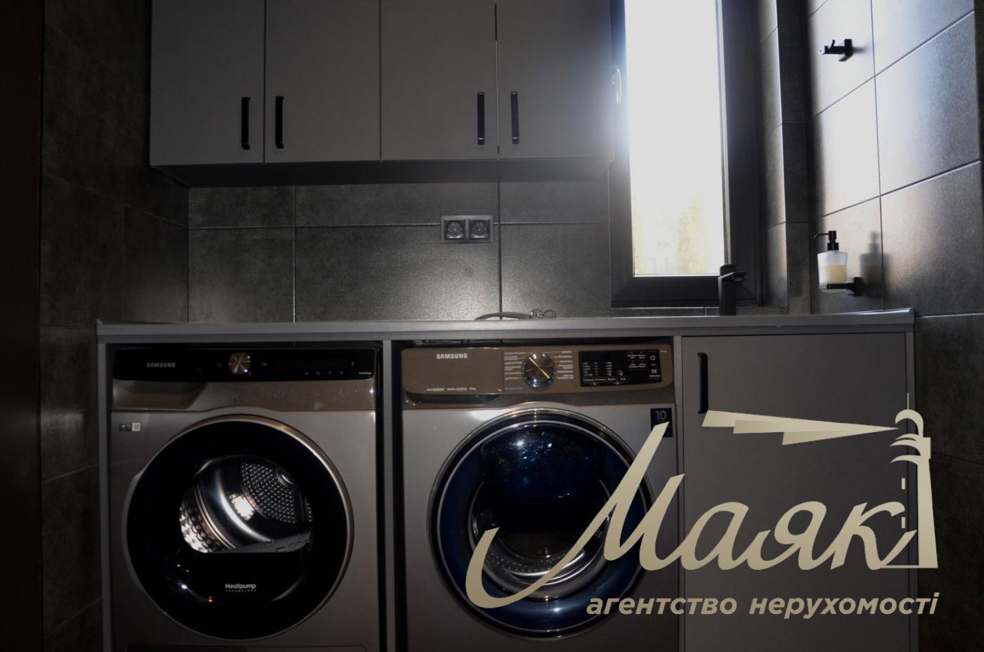 We offer for sale an elite one-storey house with exquisite designer repair, located in the cottage town KDT "Chernobylets" (Lake Mininka)