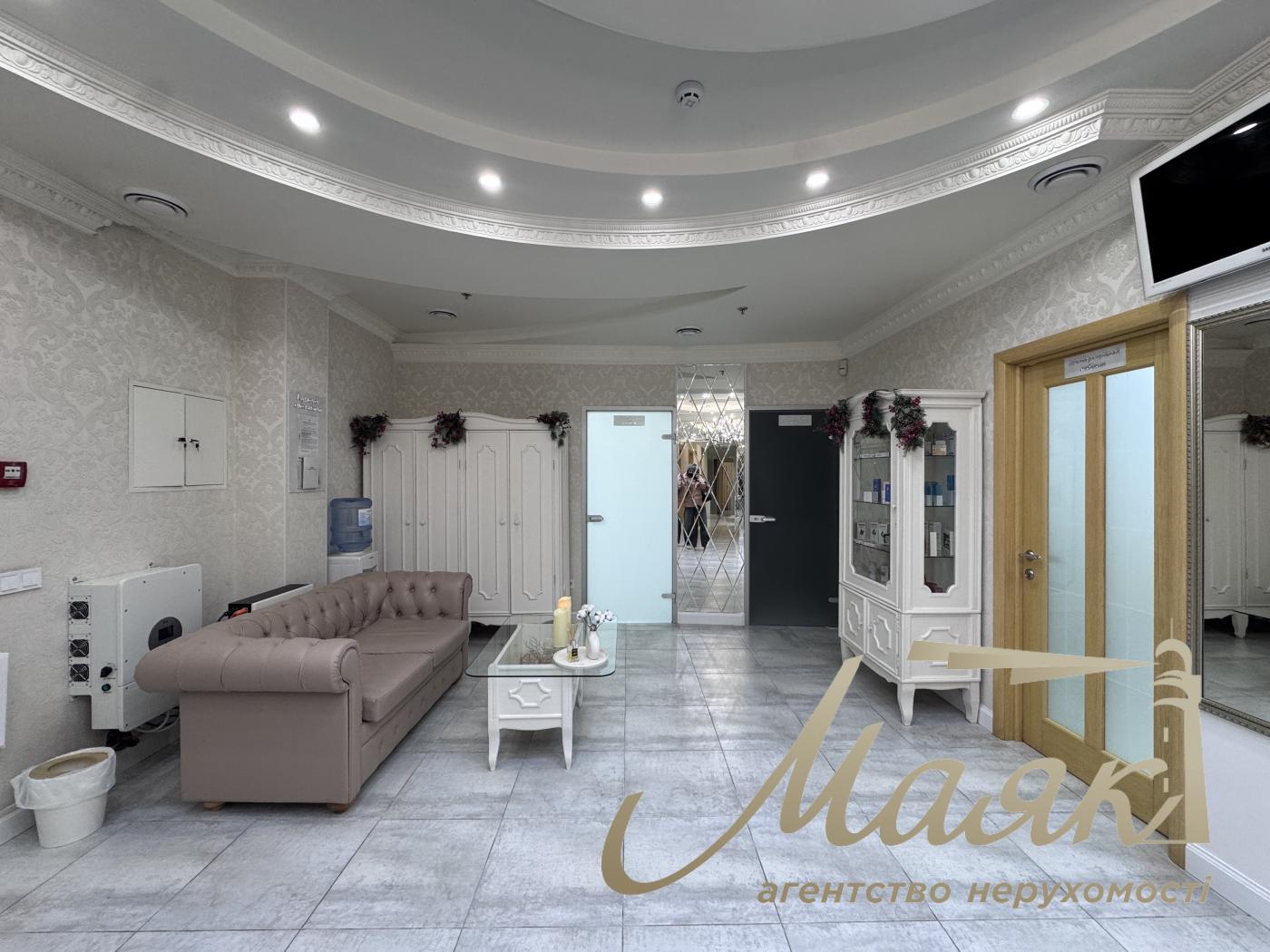 Sale of facade premises on the streets Dneprovskaya embankment, Osokorki, Poznyaki.