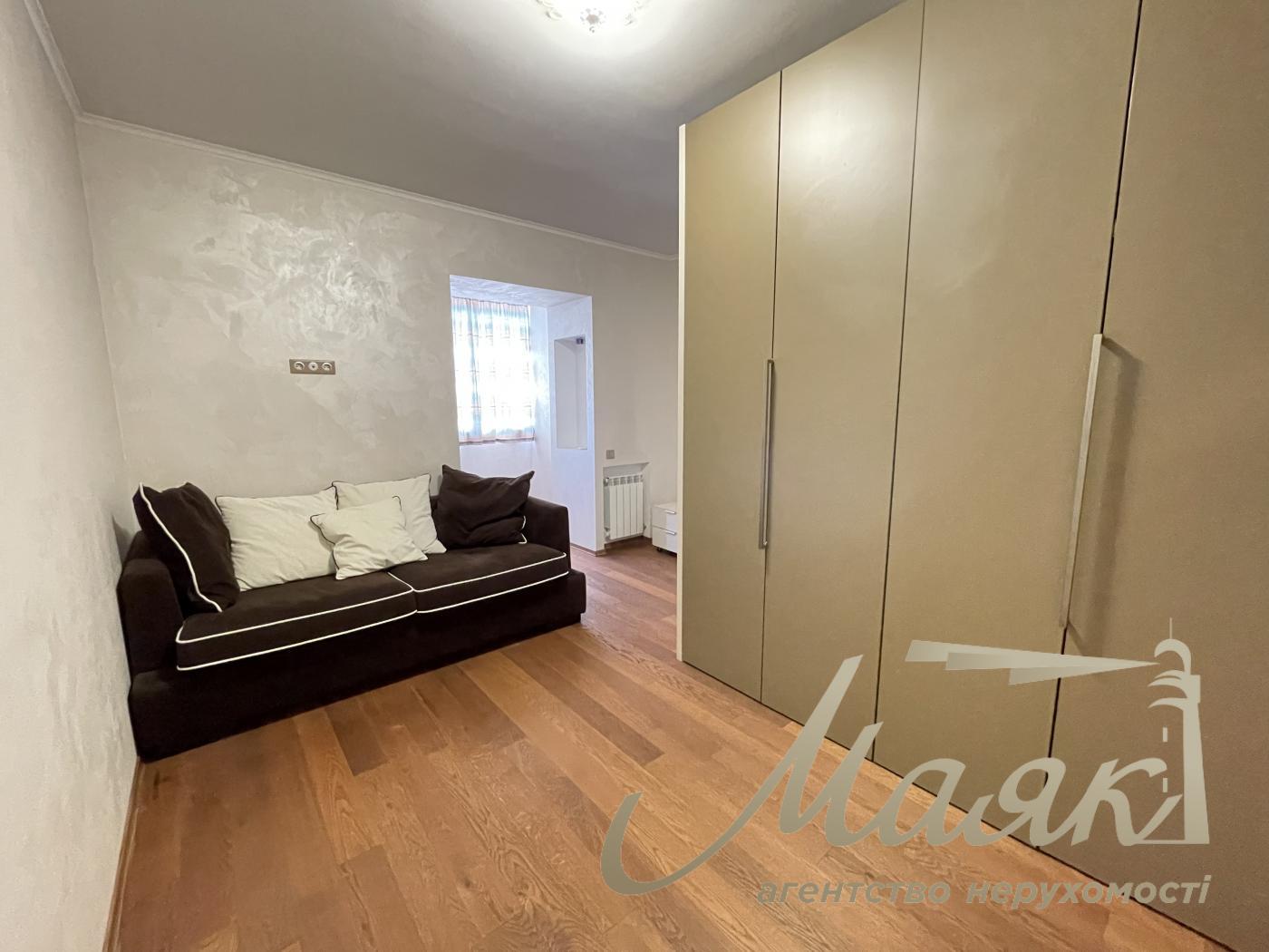 Продаж дворівневої 4к квартири вул. Котельникова, Святошино