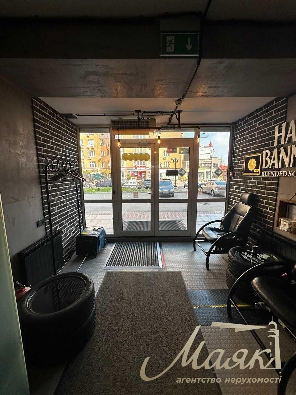 Sale of facade, 213m2 LCD Oaziz, V. Ivasyuka, 6B