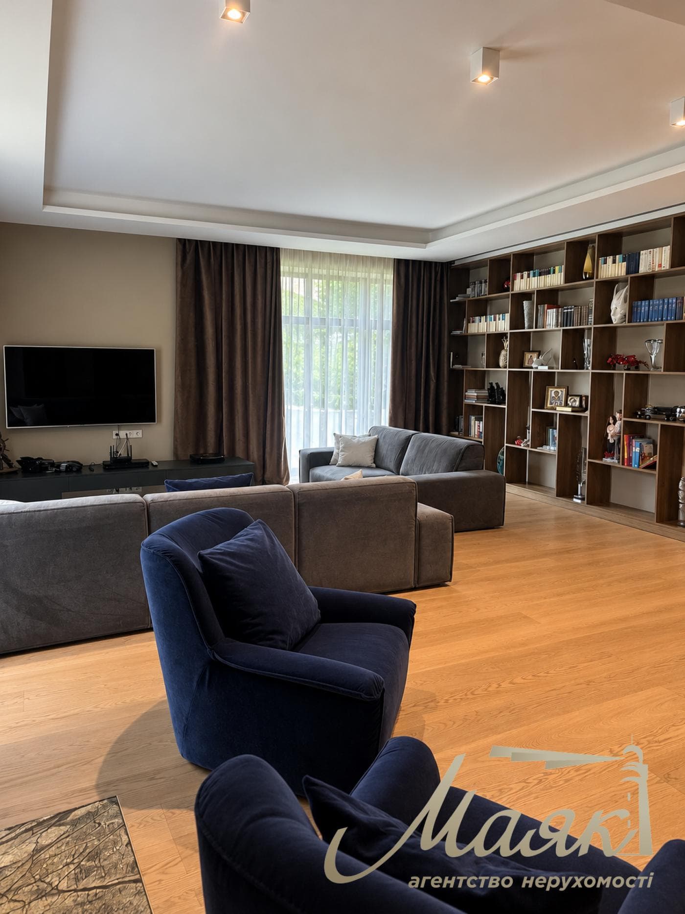 Оренда 2-поверхового будинку площею 375 м², житловий комплекс «Сонячна Долина», Романків