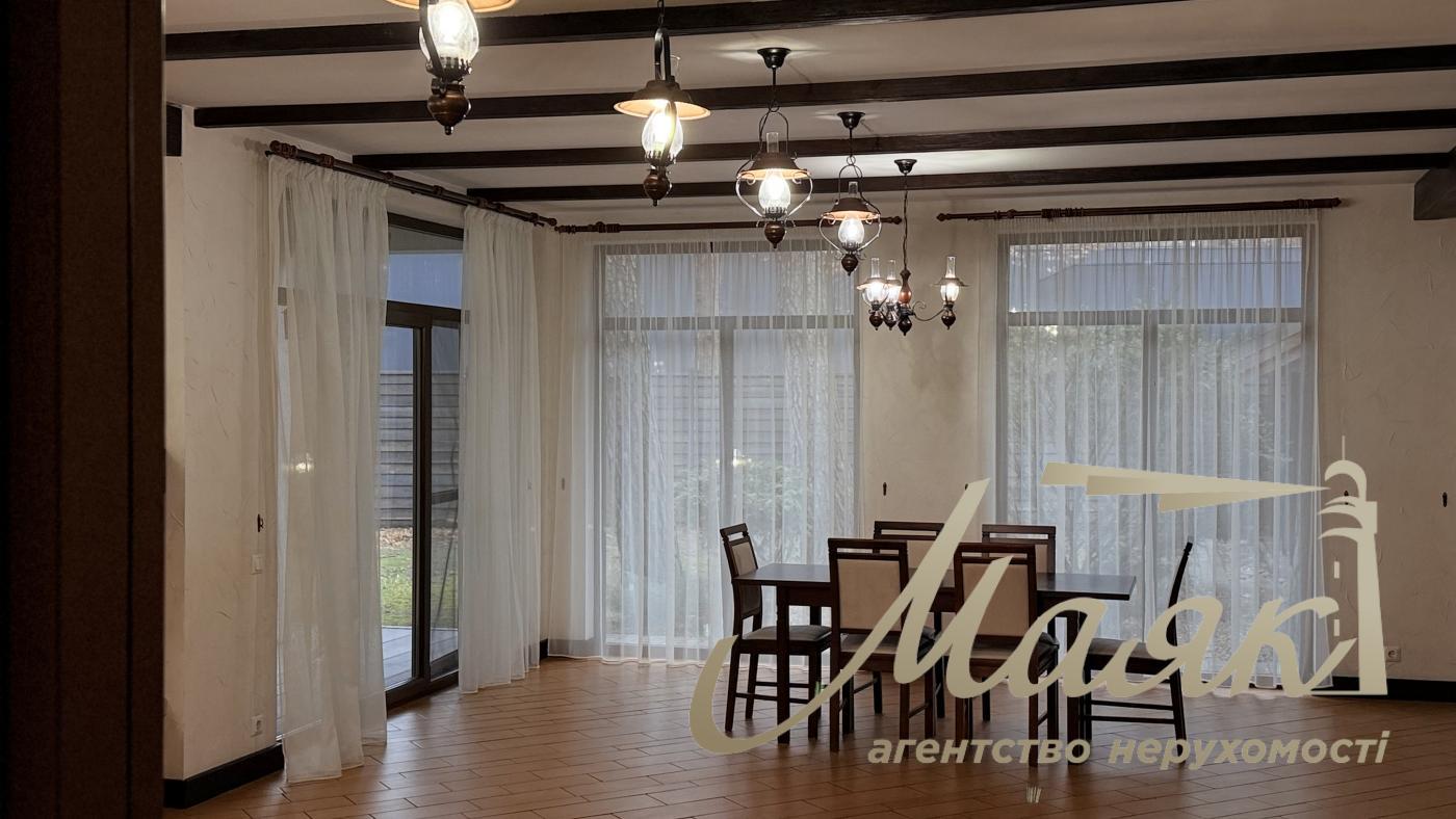 Оренда будинку К.Заспа, Козин, Плюти, оренда будинку в містечку, басейн, ліс, охорона