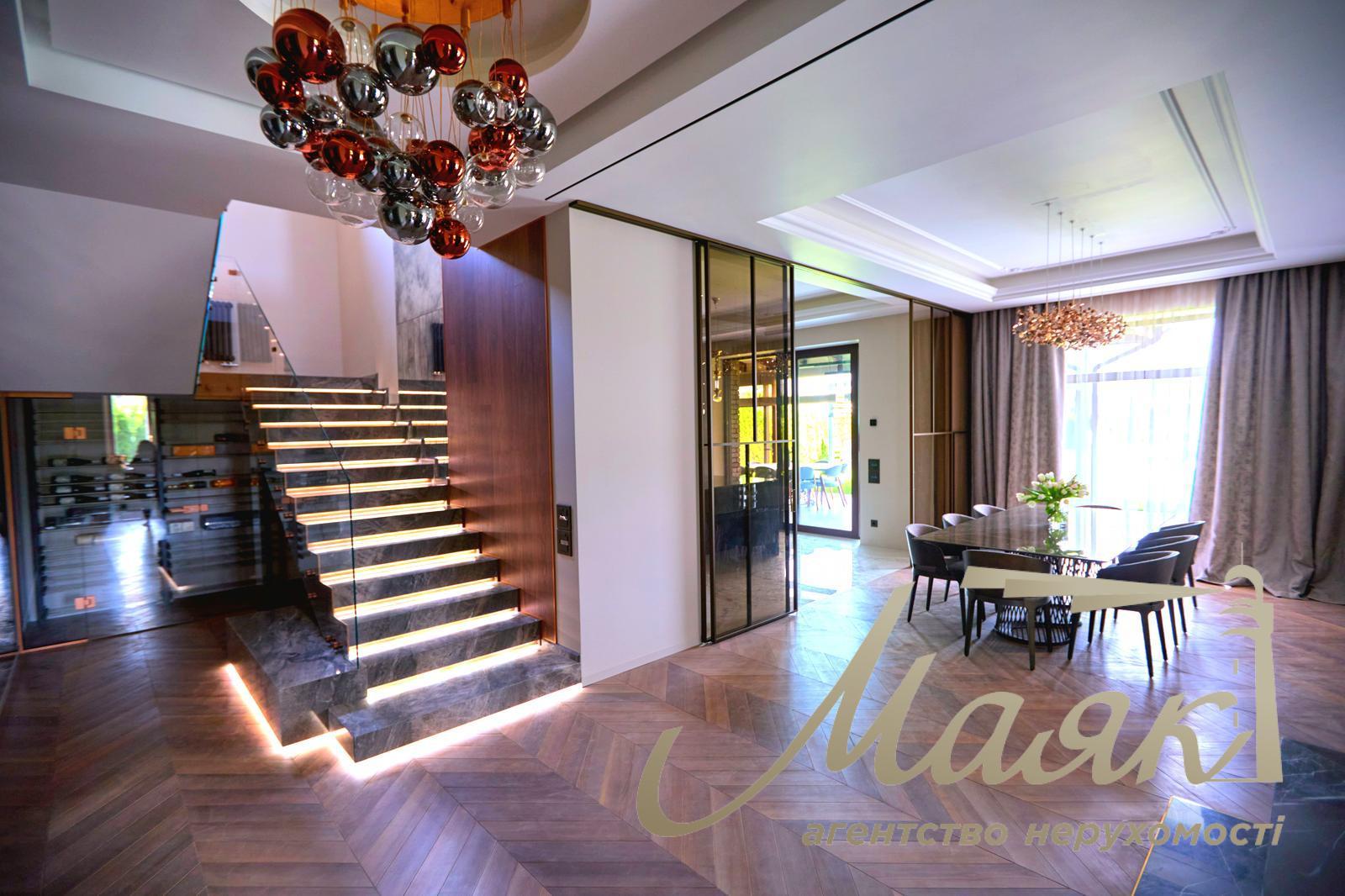 Оренда будинку 340 кв.м зі своїм берегом с. Романків