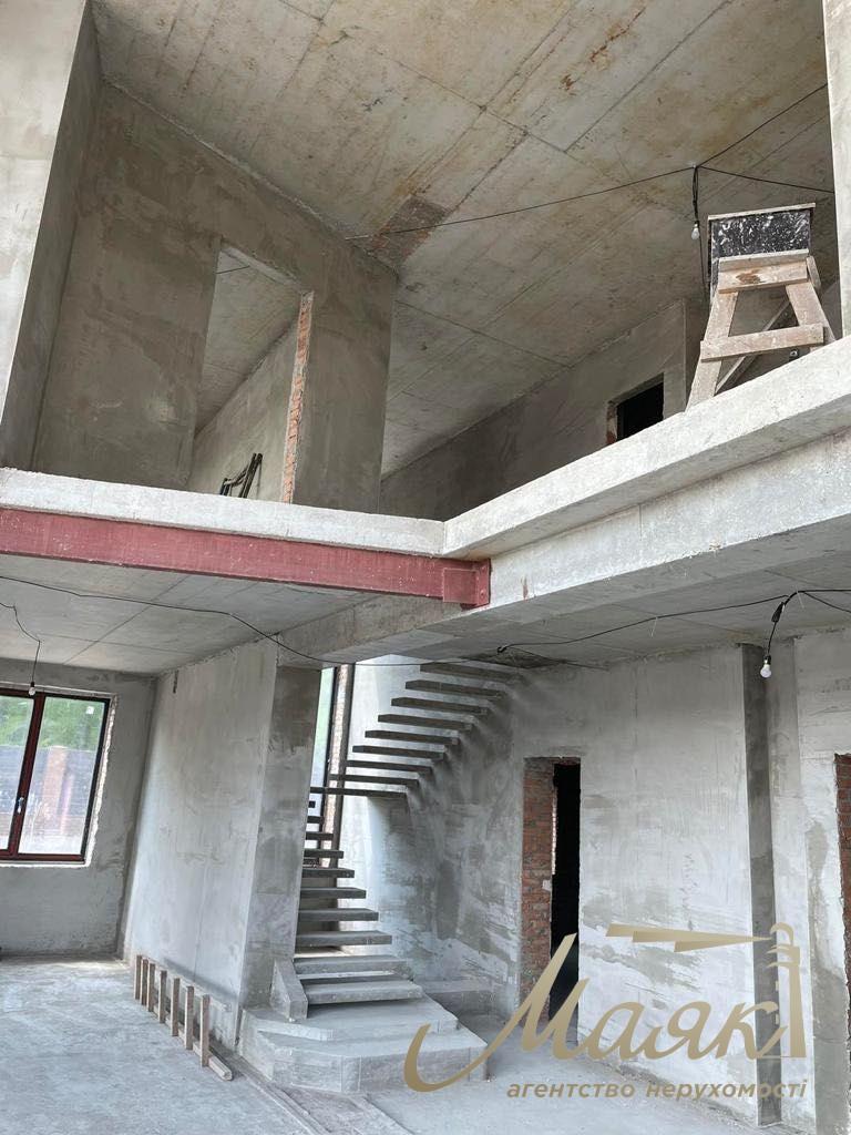 Продаж будинку 406м2 у с.Лісники, КМ "Хутір Ясний", Обухівський напрямок, Київська область.