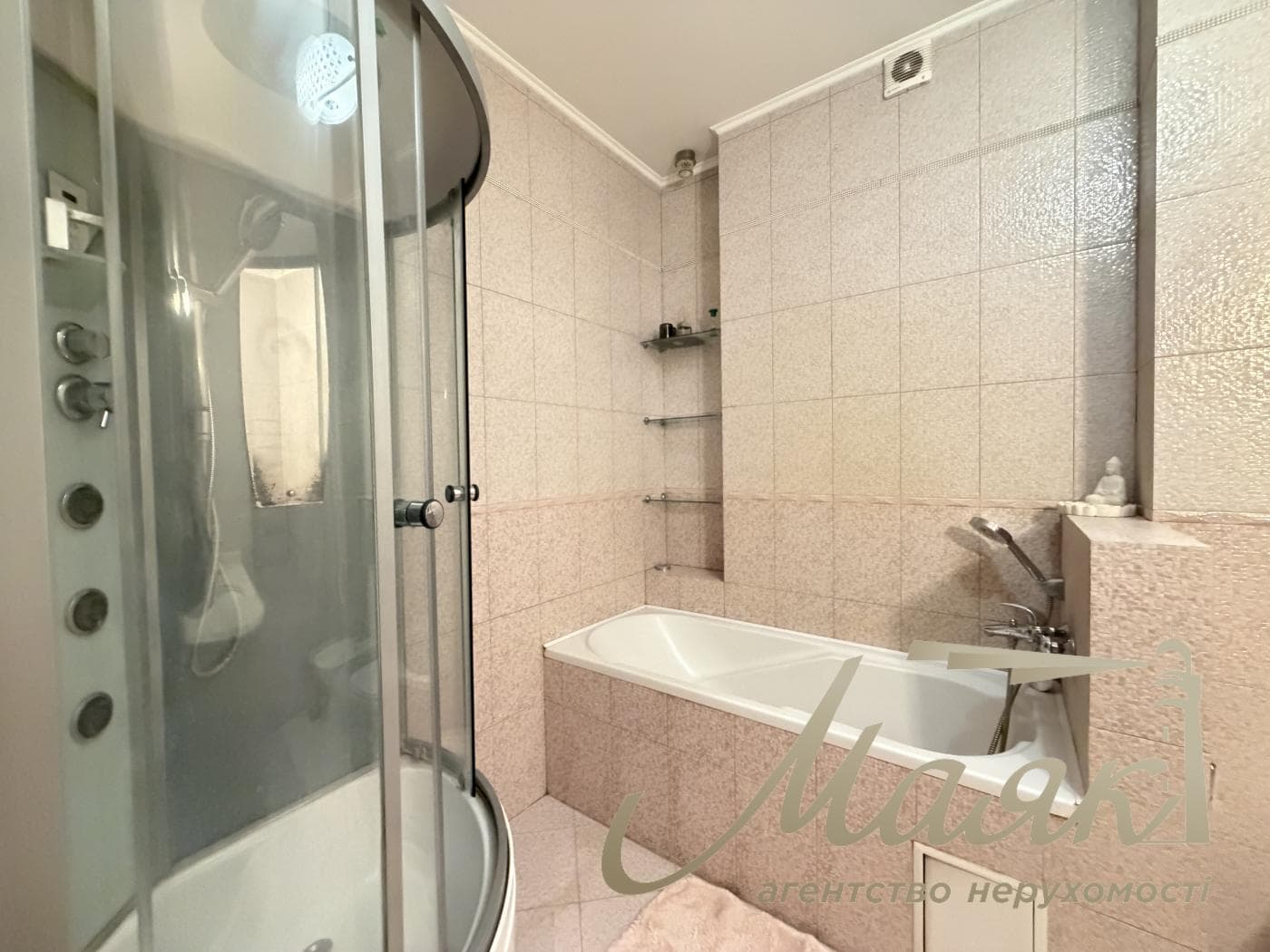 3-Bedroom Apartment for Rent in the Novopecherskie Lipki Residential Complex, Verkholyad Street (Dragomirova)
