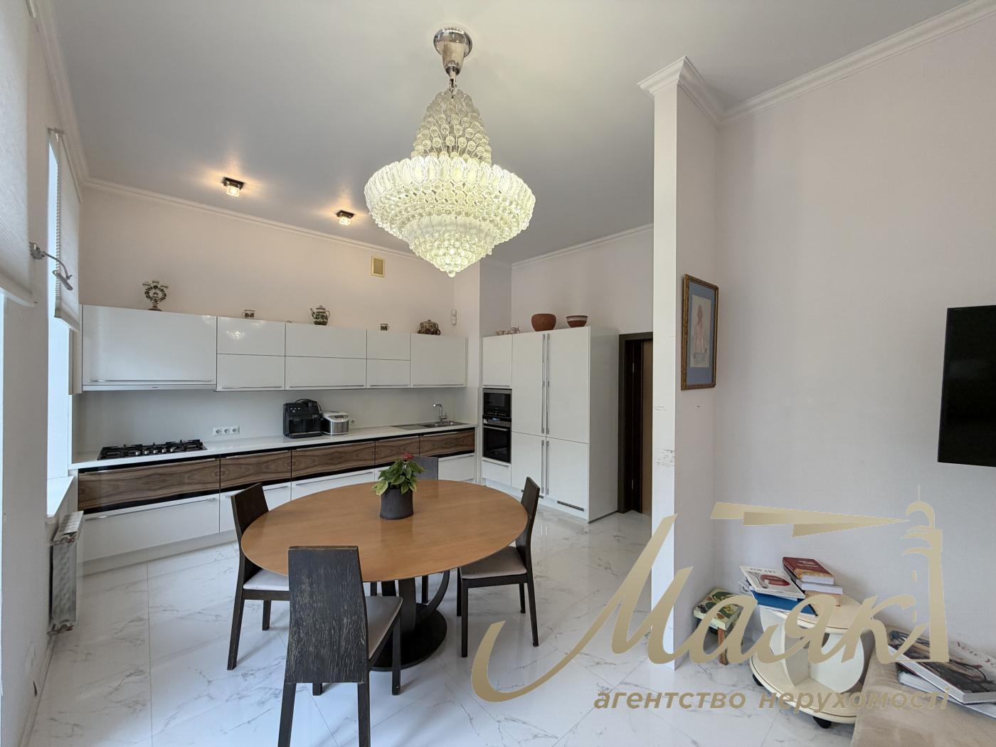 Оренда 4х-кімнатної квартири 200 м² у самому серці Києва - вул. Рейтарська, 5, Шевченківський район.