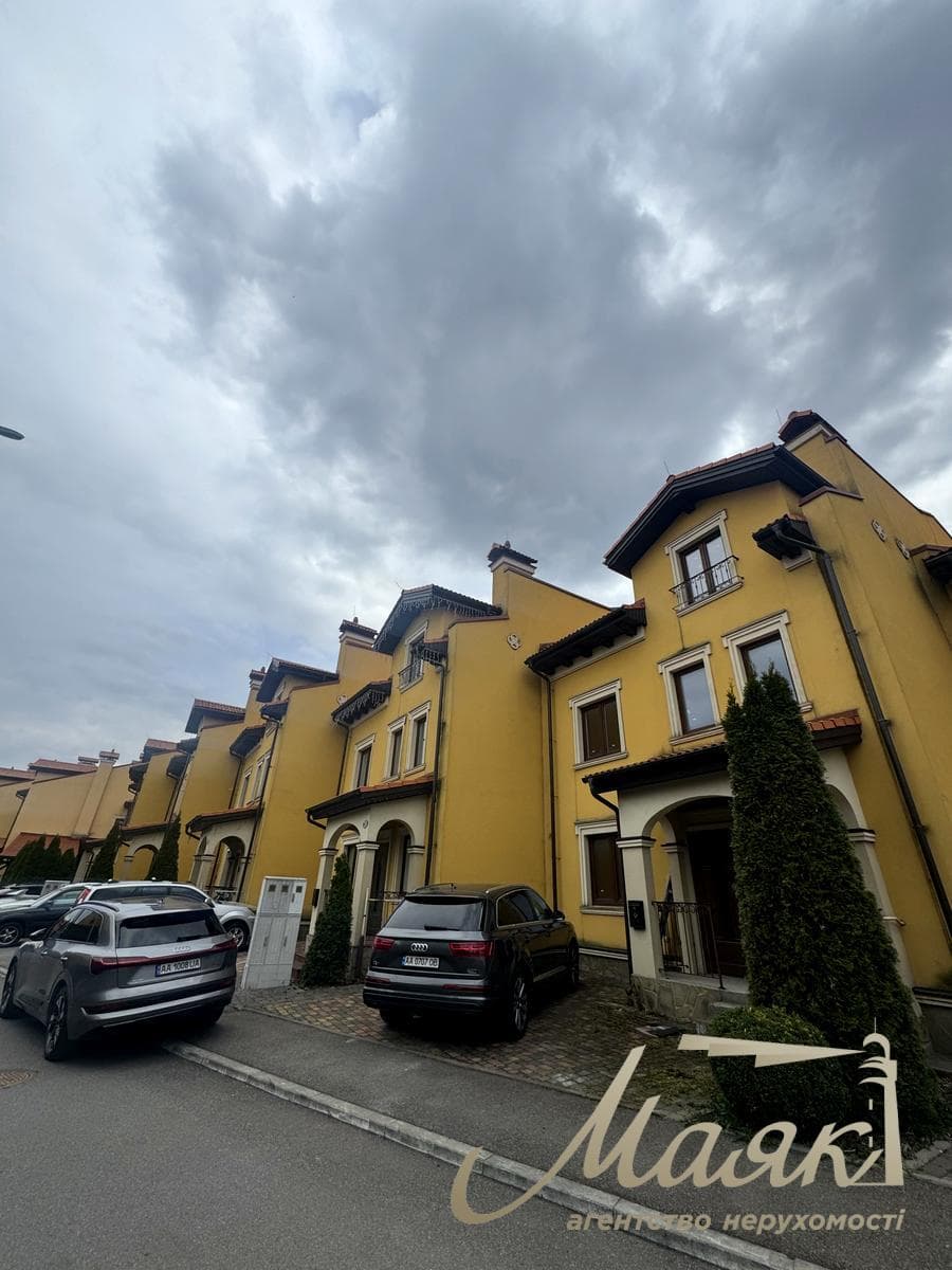 Продаж видового 3х поверхового таунхауса площею 270 м² у закритому комплексі "Італійський квартал", Оболонський район, Київ
