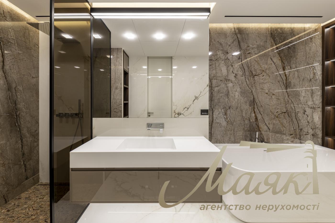 Продаж 3к квартири 122м2 в ЖК Бульвар Фонтанів, вул. Саперне Поле