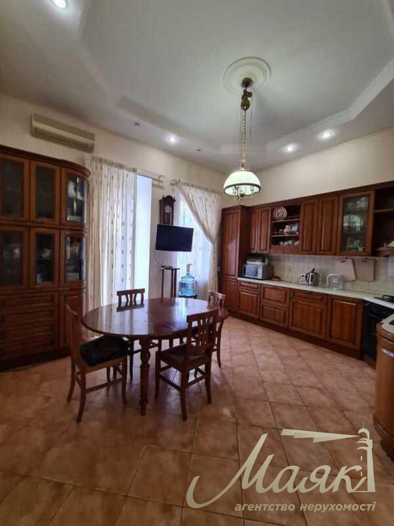 Sale of 2-level apartment 326 m2 st.Institutskaya 13/4 Khreshchatyk