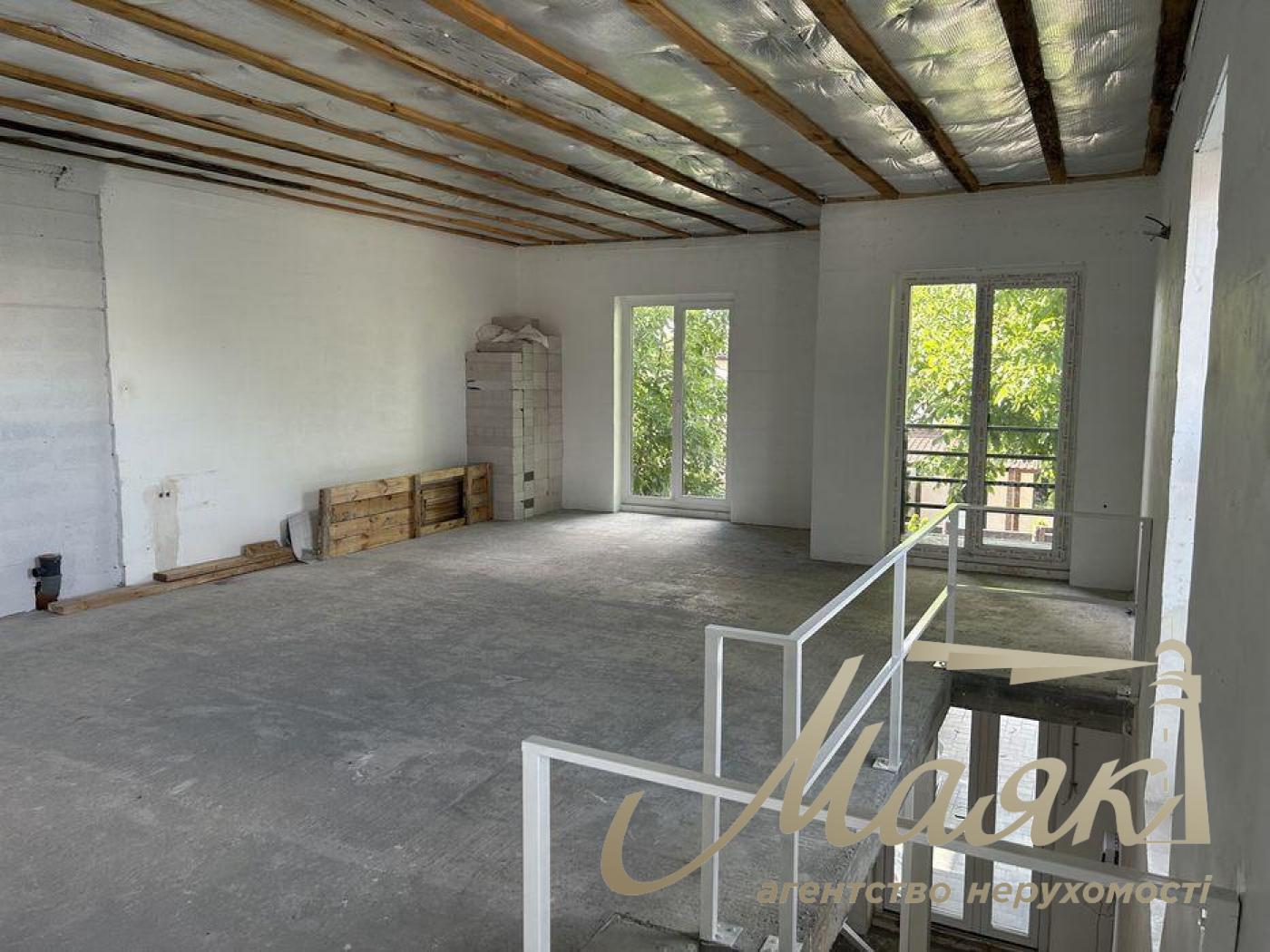 Продаж 2-х поверхового будинку 160 кв.м. Дарницький район. Біля метро і річки.