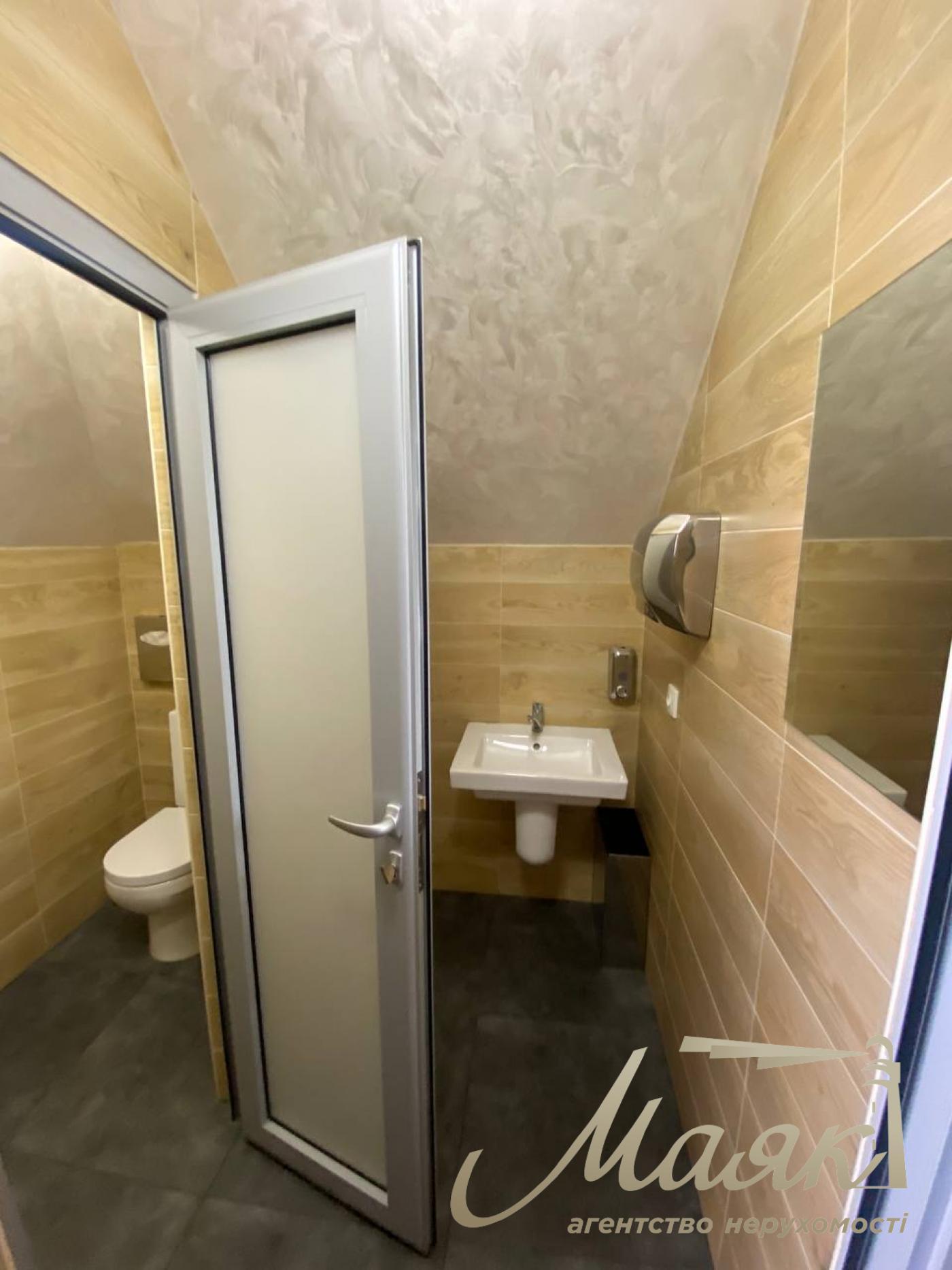 Rent commercial premises 500m2 in Pechersk