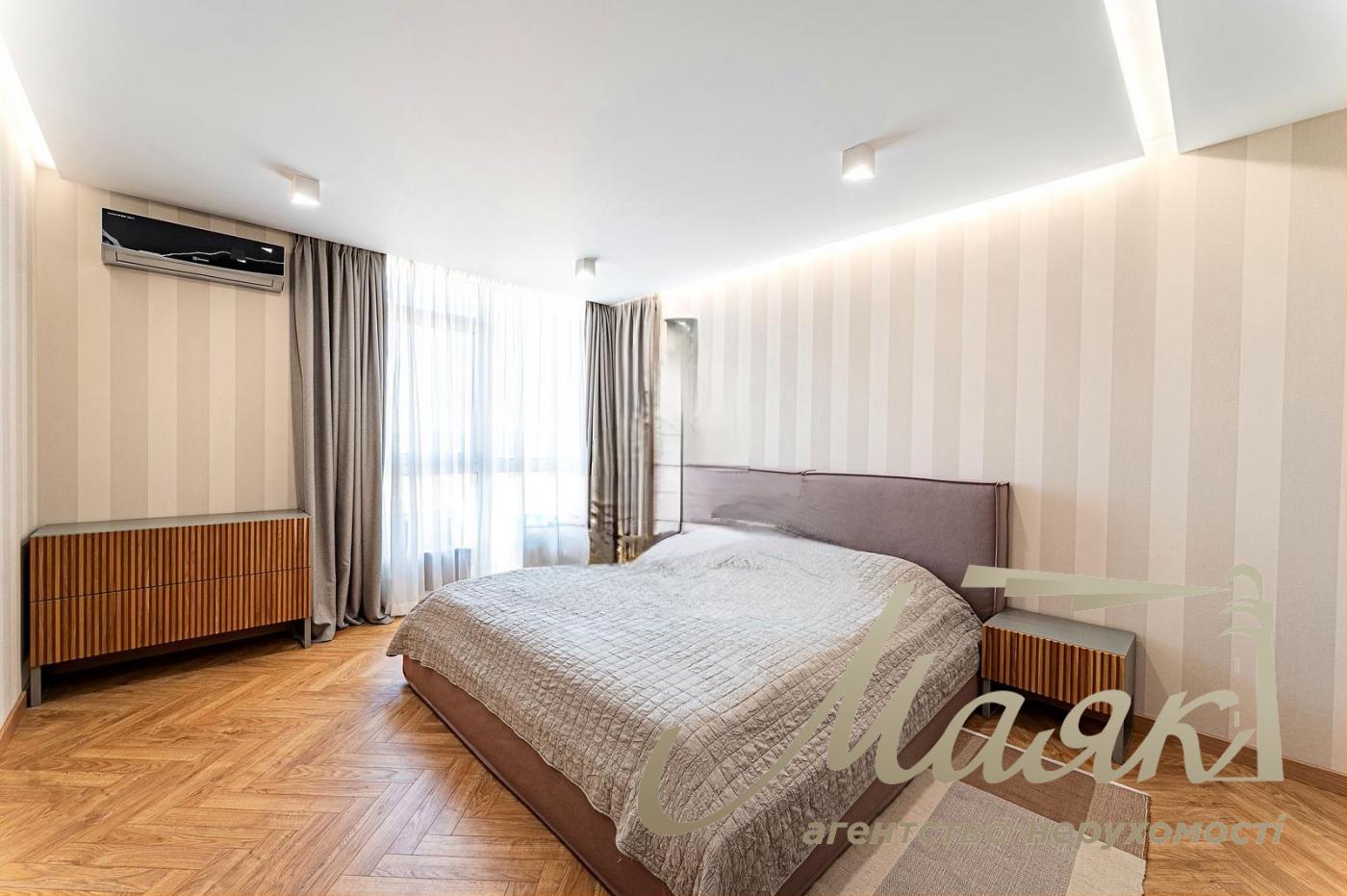 Продажа стильной 3-комнатной квартиры 83м2 на ул. Предславинская, 53, Киев (Печерский район). Панорамные виды.