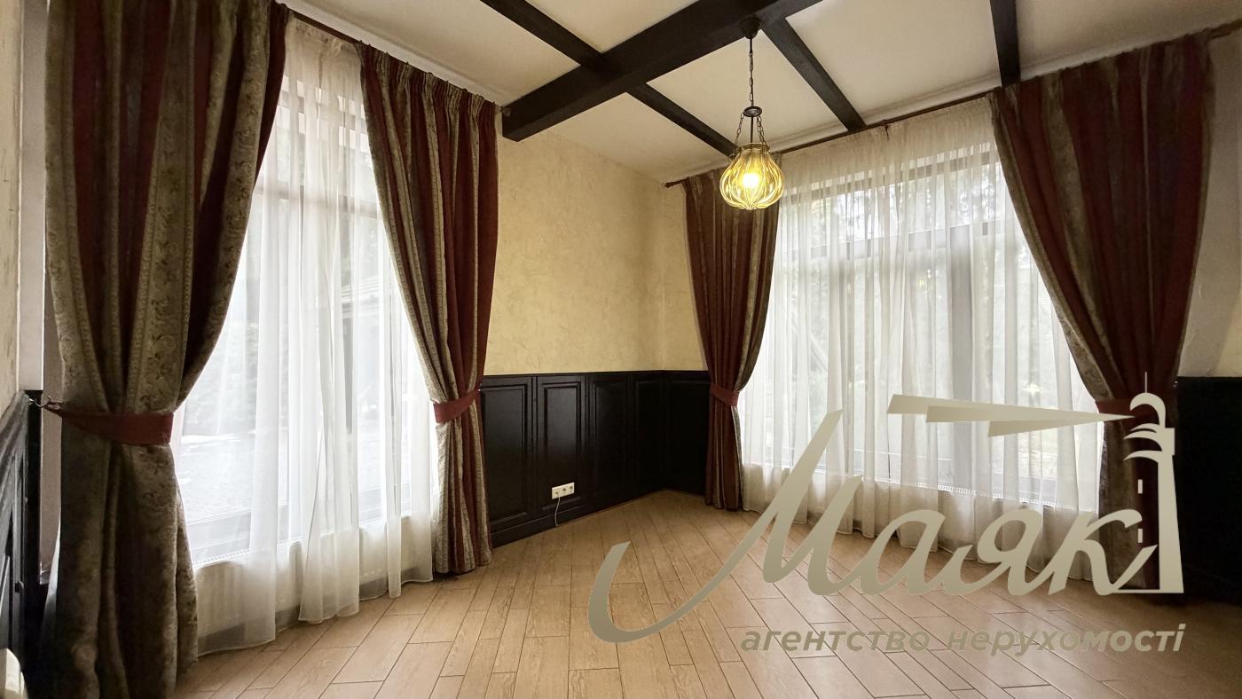 Оренда будинку К.Заспа, Козин, Плюти, оренда будинку в містечку, басейн, ліс, охорона