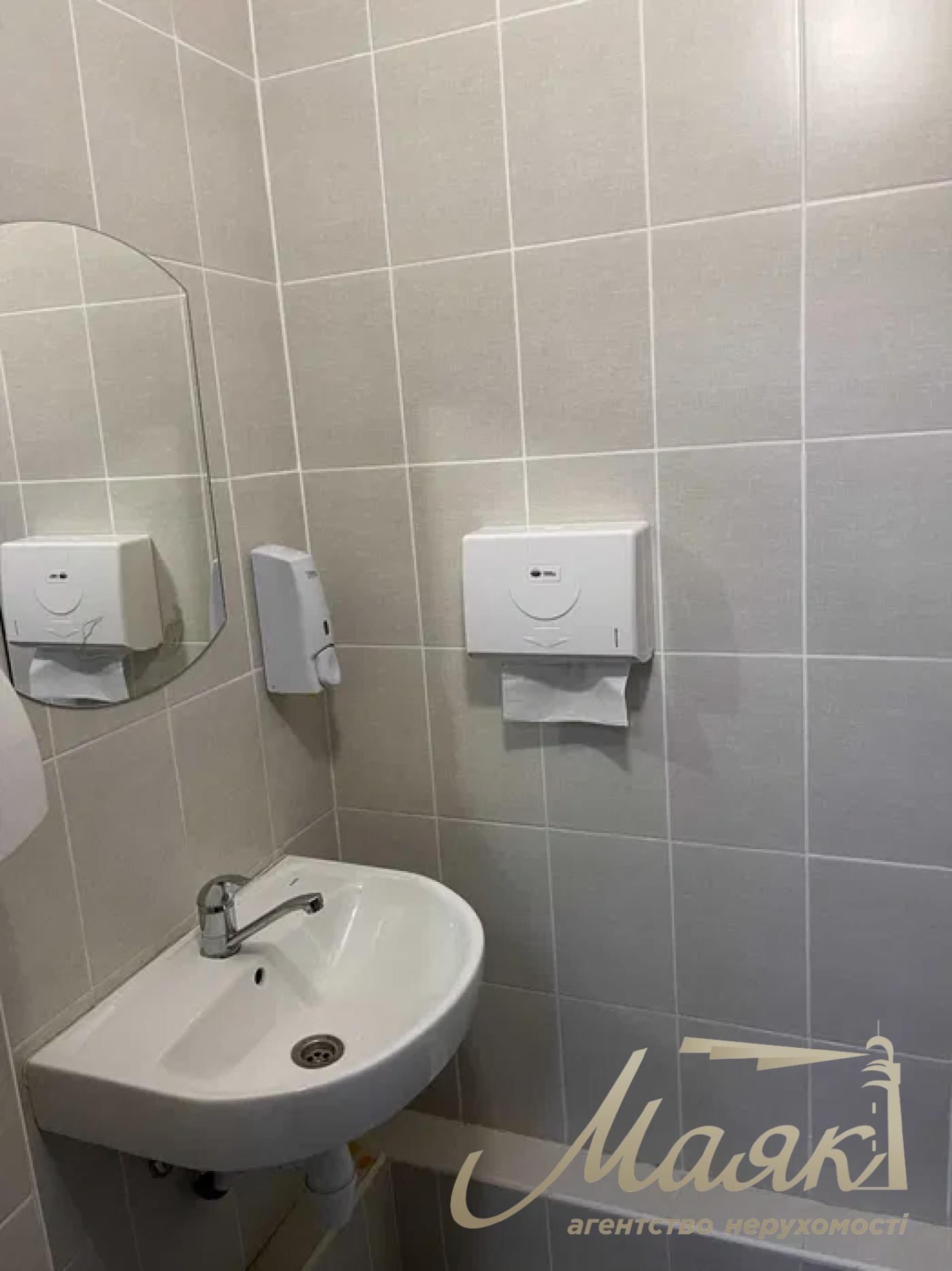 Office for rent 250m2 in Gloria Business Center, Nivki metro station
