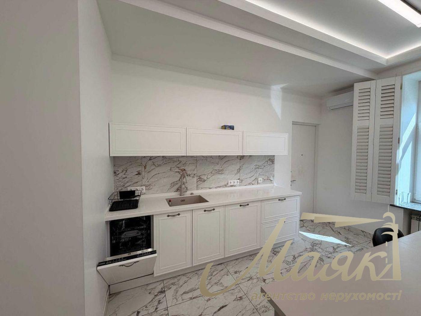 Office for rent 150 sq.m.sq. Shota Rustaveli