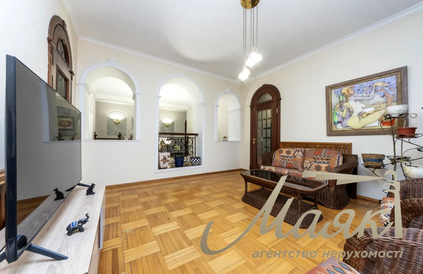 Продажа элитного дома 631м2 в Киеве, Голосеевский р-н, с.Вита-Литовская, пров. Залужный