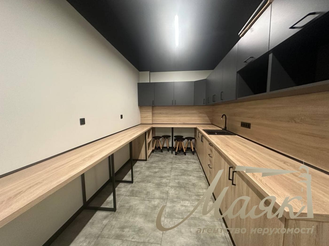 1,132 m² Office Space for Rent in the Business Center at 18/7 Almazova Street, Pechersk