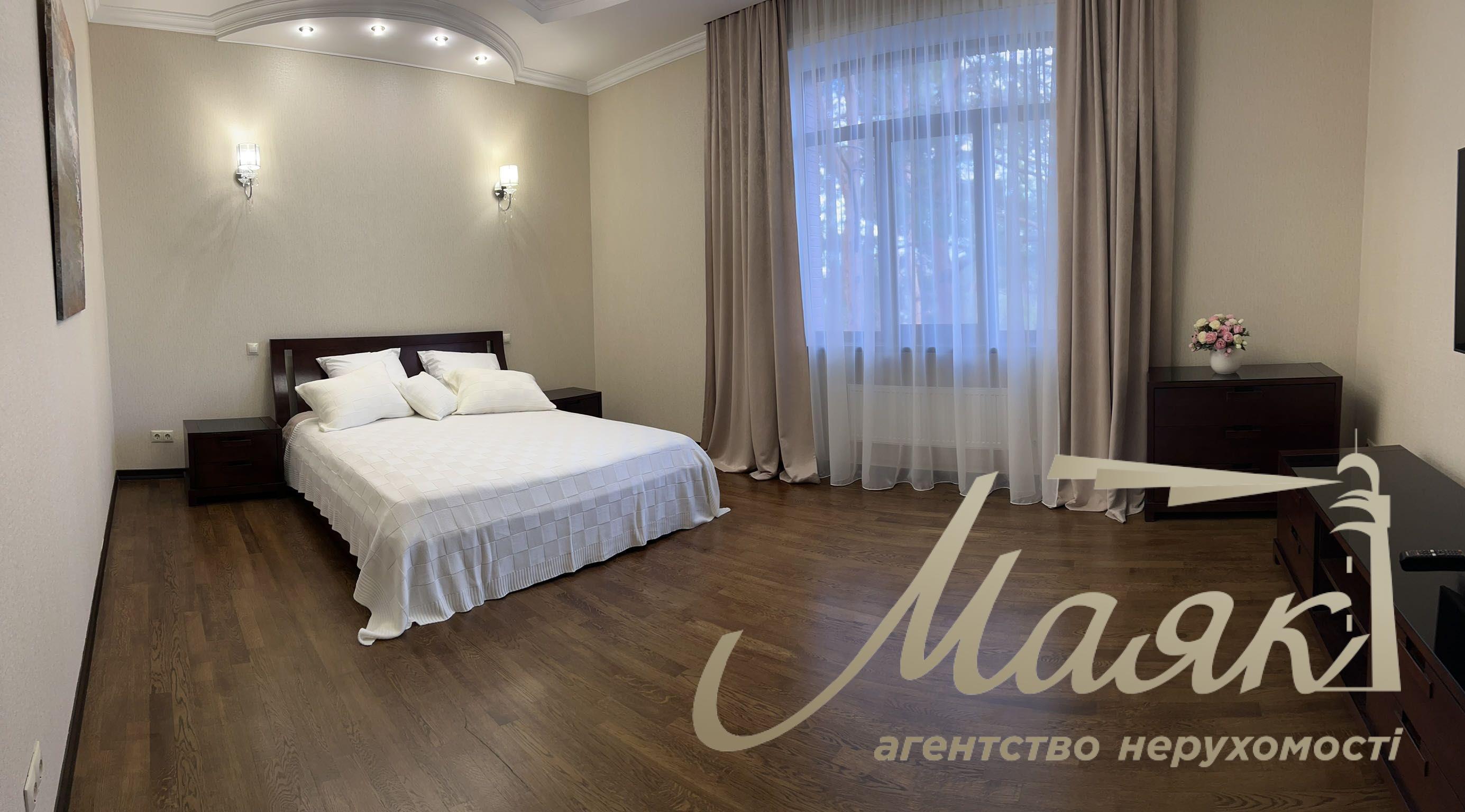 Оренда будинку з басейном у Лісниках, з приголомшливою ділянкою.