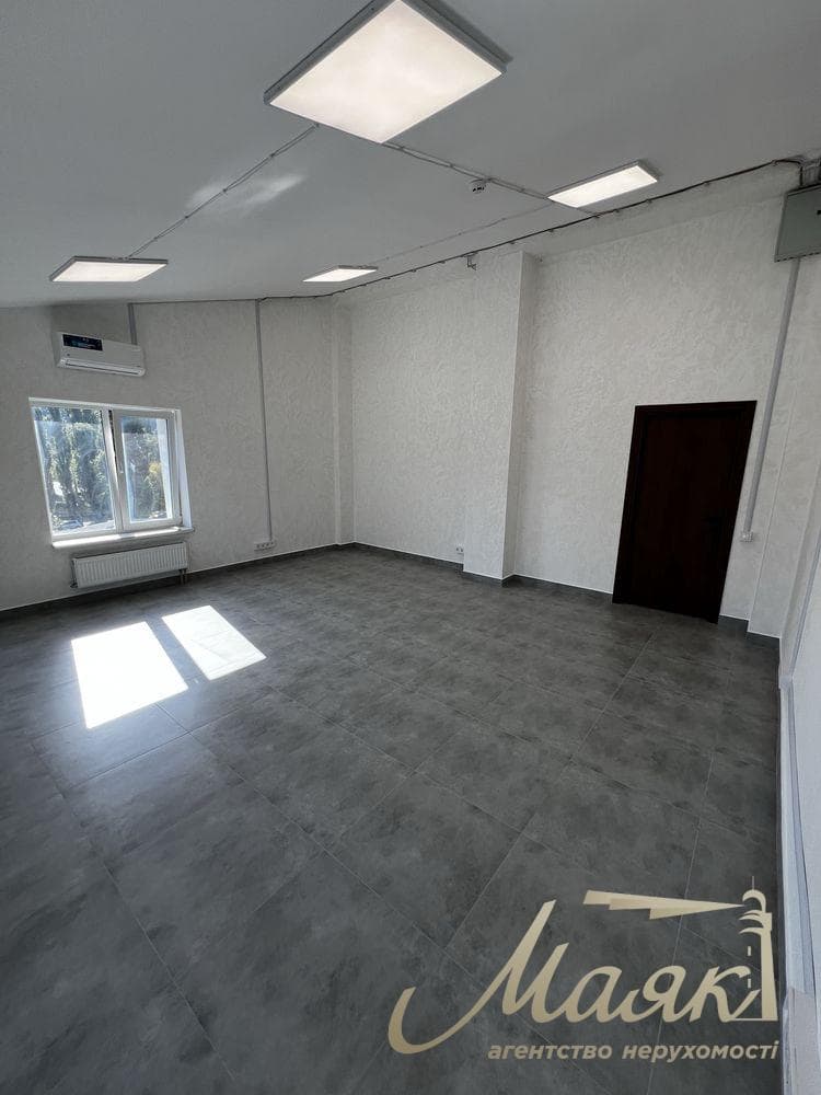 316 m² commercial space for rent in Podil; includes a GENERATOR