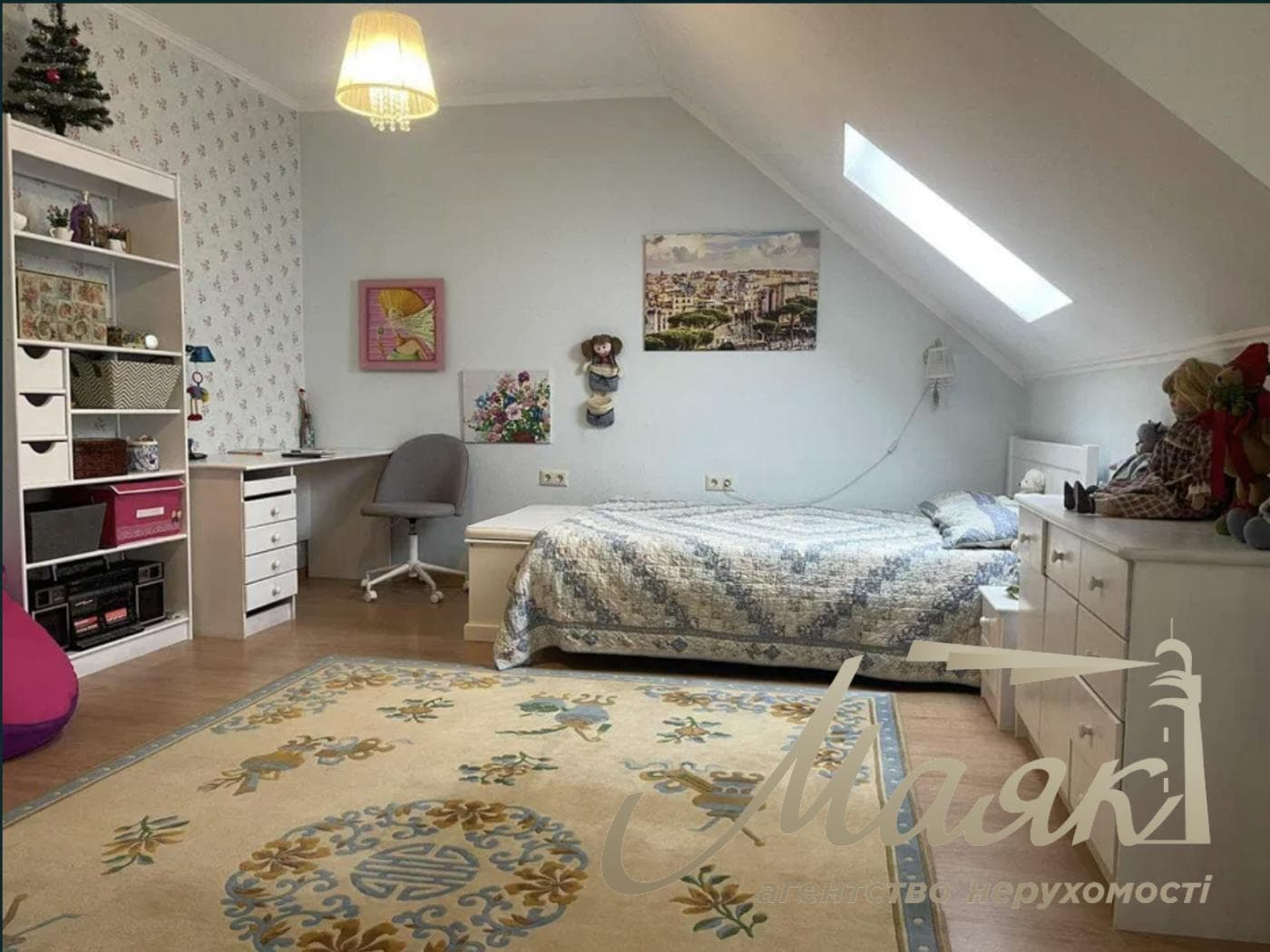 Продається солідний цегляний будинок/котедж площею 215 м² на ділянці площею 17,2 соток у селі Кременіще, Обухівський район, Київська область.