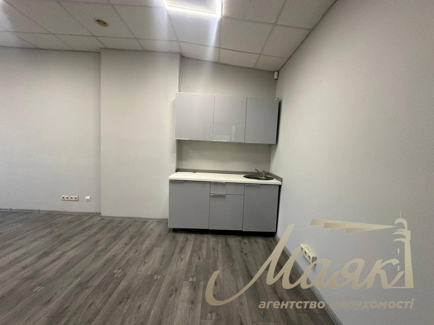 Оренда офісу площею 500 м² на провулку Крестовому, 2, Арсенальна.