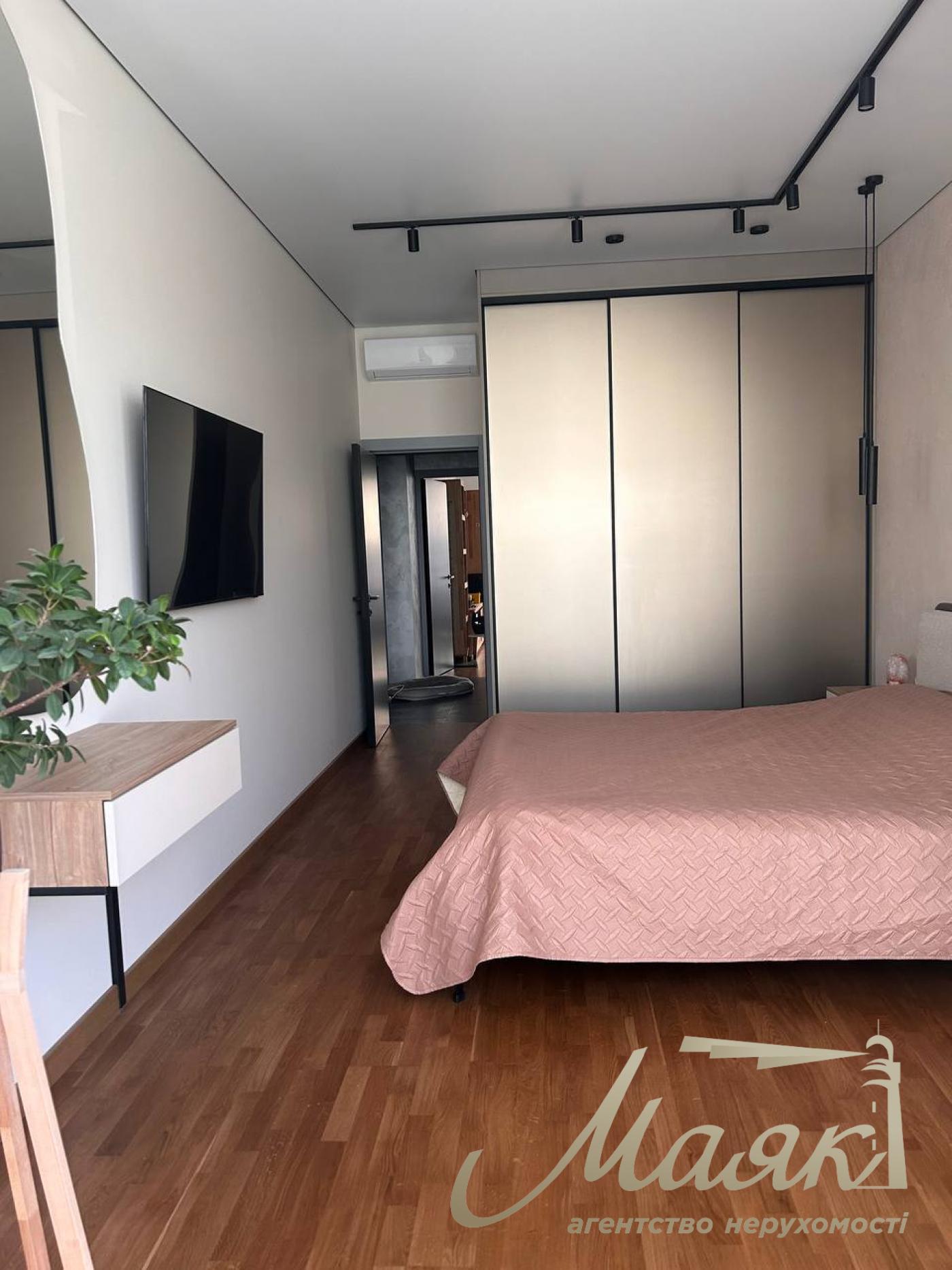 For sale 3-bedroom apartment with terrace in LCD "Italian Quarter" Obolonsky district