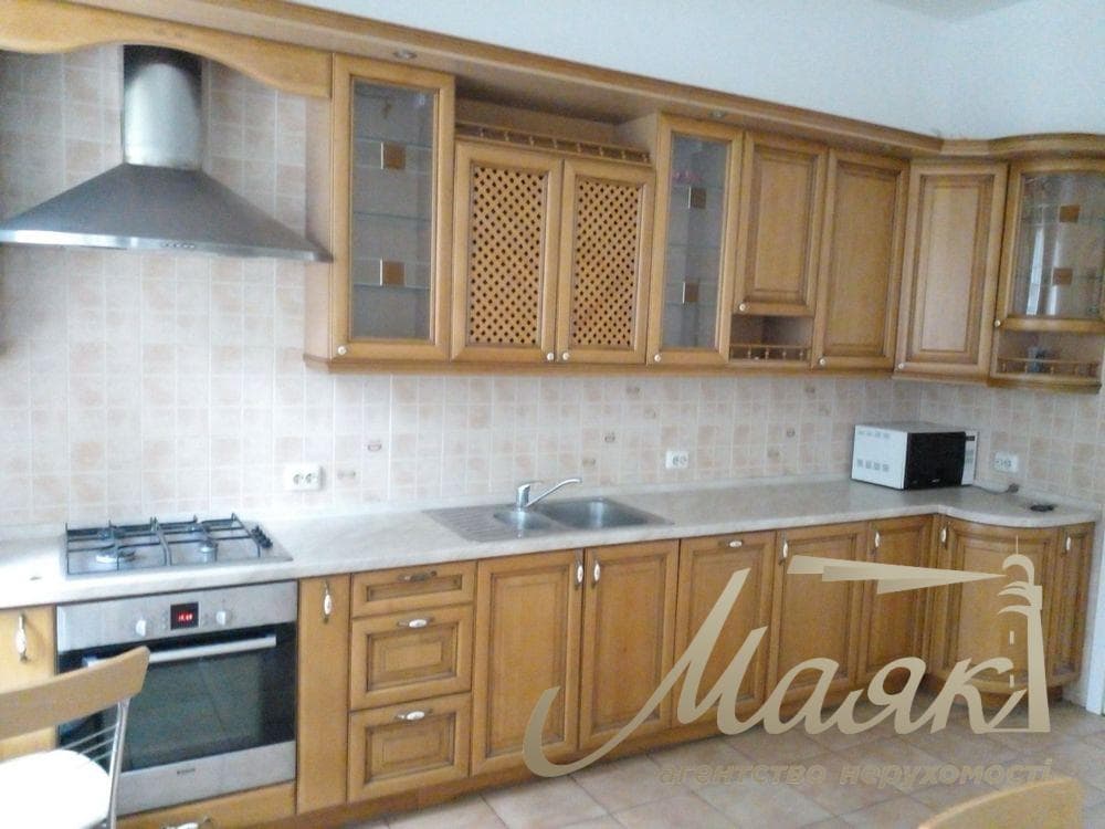 House for rent 300m2, Goloseevsky district, Kyiv, 3 minutes to the subway