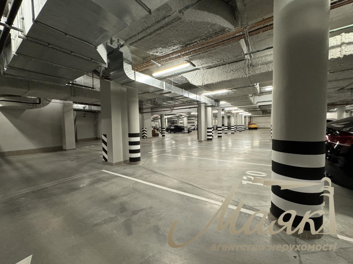 Parking for rent in the residential complex Novopecherskie Lipki, Dragomirova/Verkhoglyada st. 17B, Pechersk, Kyiv