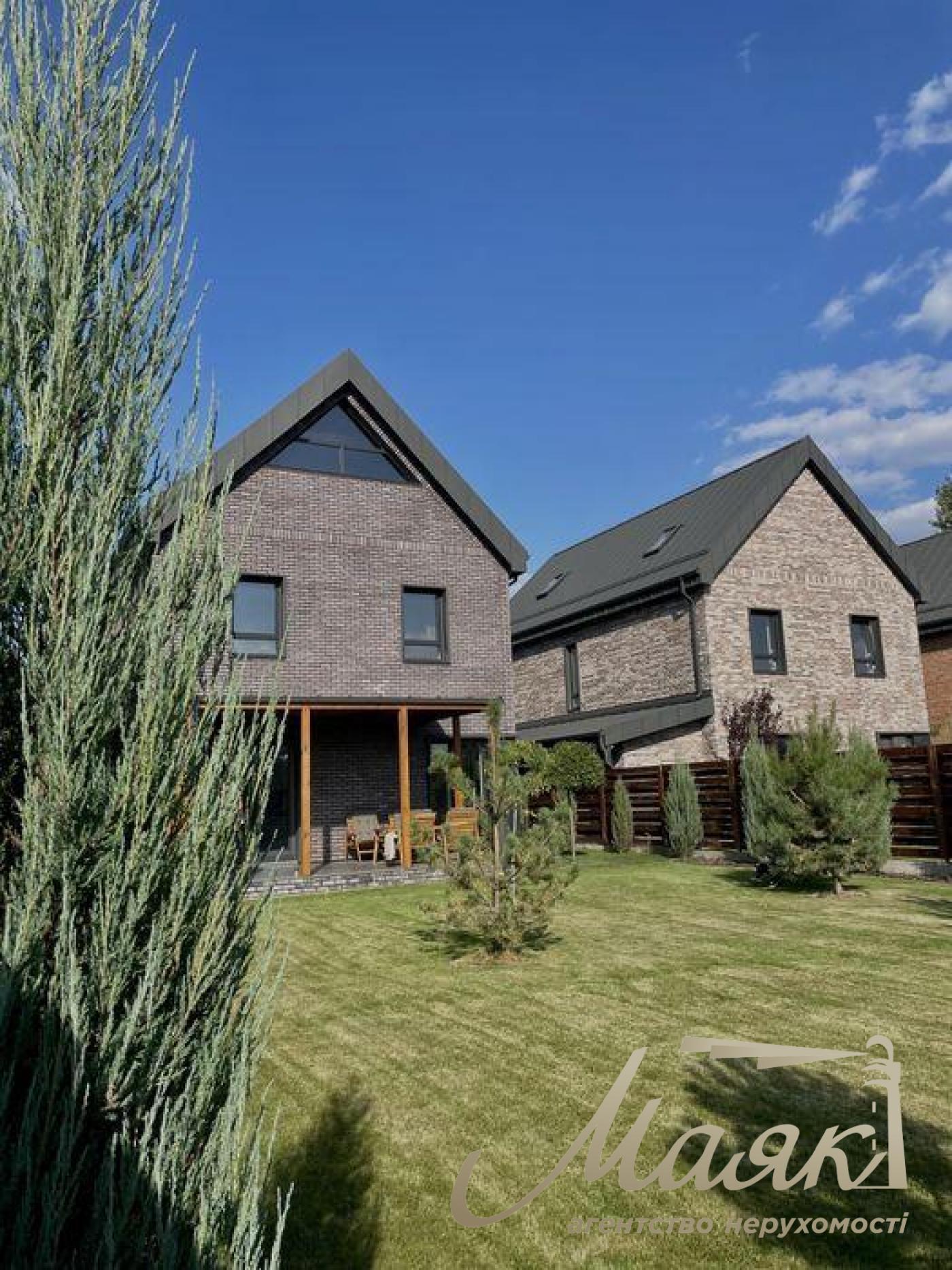 Sale of a modern house 246 sq.m. Plot 6 acres. Center. Zhulyany.