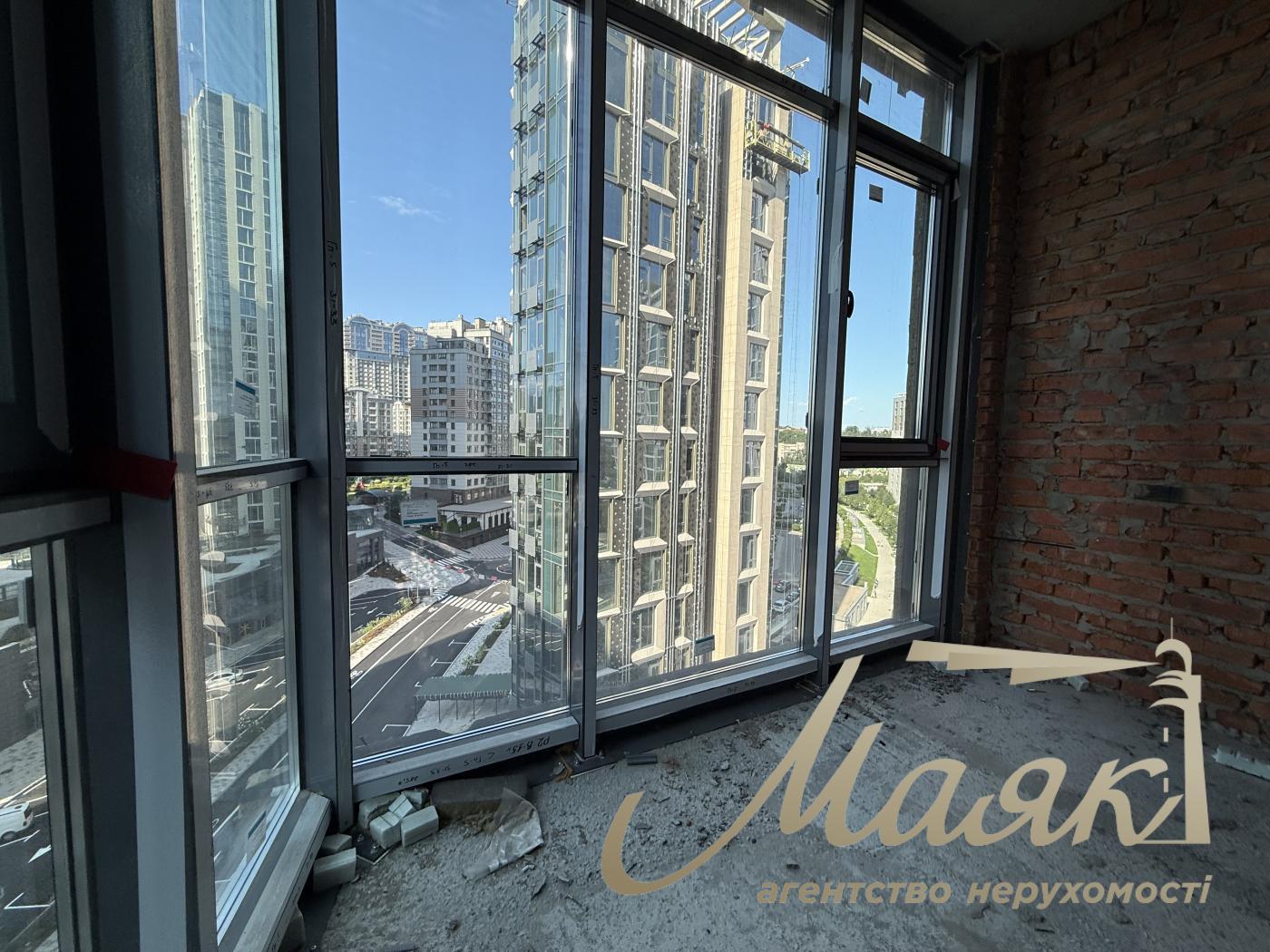 For sale 4-bedroom apartment Residential Complex Novopecherskie Lipki