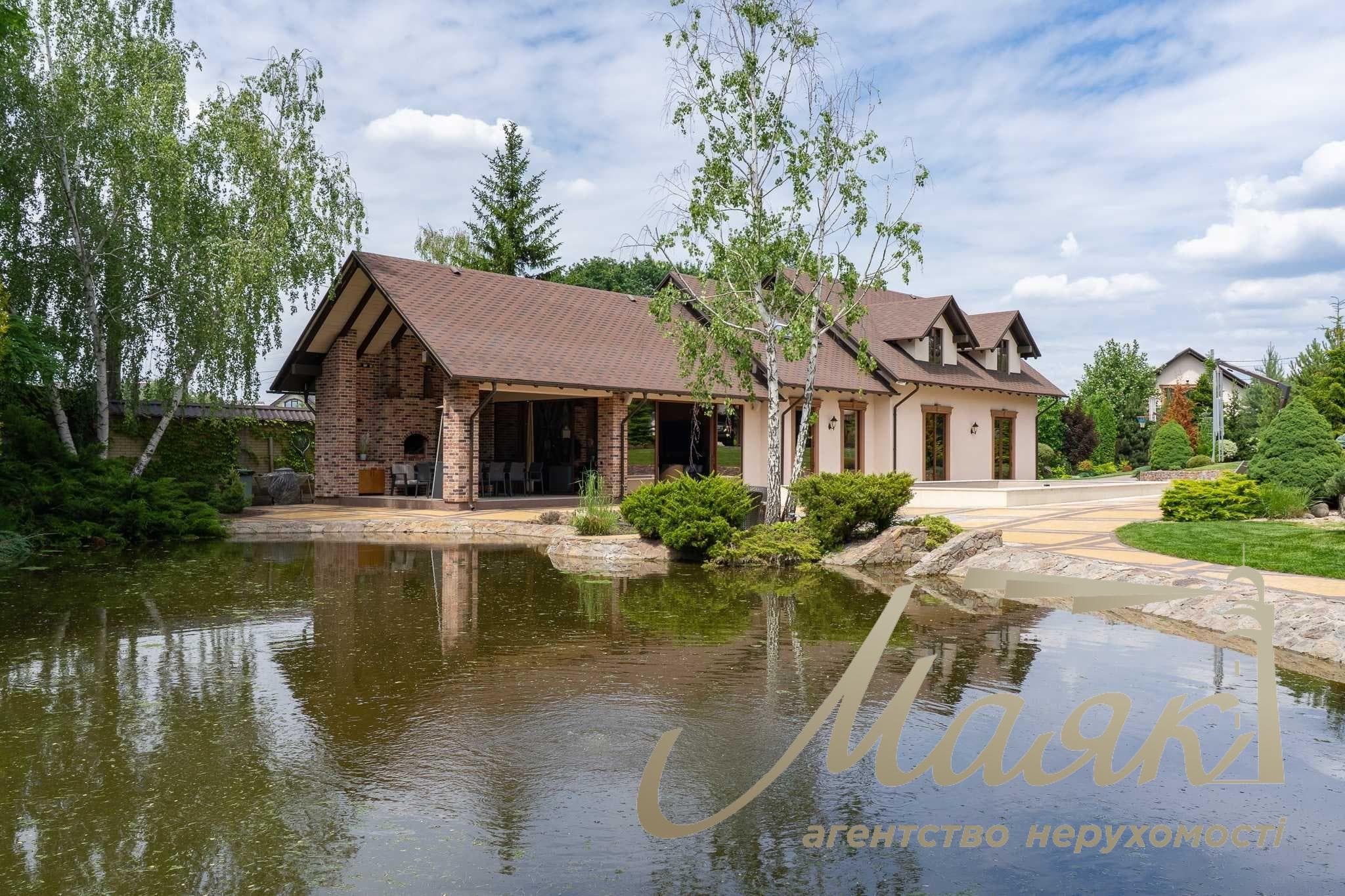 Продаж будинку/сімейної садиби площею 450 м² (2 будинки загальною площею 580 м²), земельна ділянка площею 30 соток, Чапраївка/Віта Литовська, м. Київ, Голосіївський район, 15 хвилин від станції метро «Видубичі»