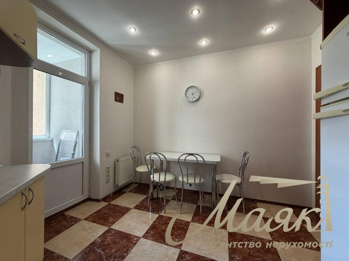2-room apartment for rent at 4 Raisa Okipnaya Street, Levoberezhnaya.