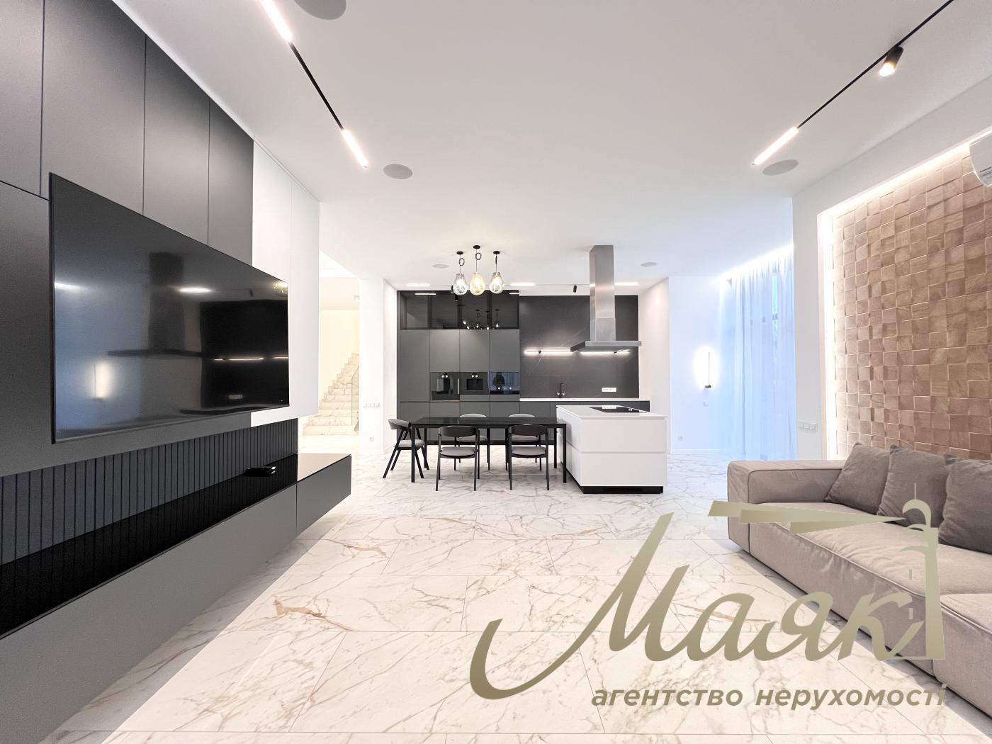 Оренда заміського будинку на Осокорках у котеджному містечку "Блакитна Лагуна"