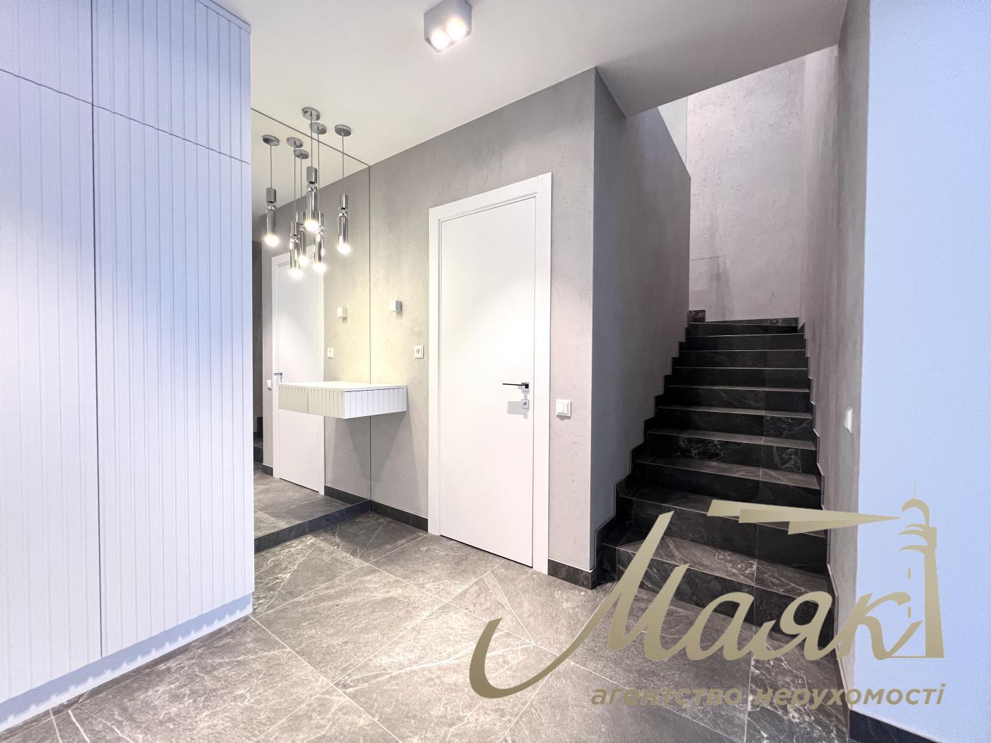 Оренда заміського будинку на Осокорках у котеджному містечку "Блакитна Лагуна"