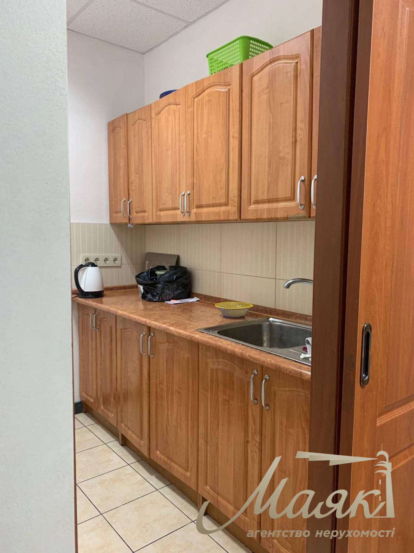 Продаж офісу 126м2, вул. Урлівська 21Б, Осокорки