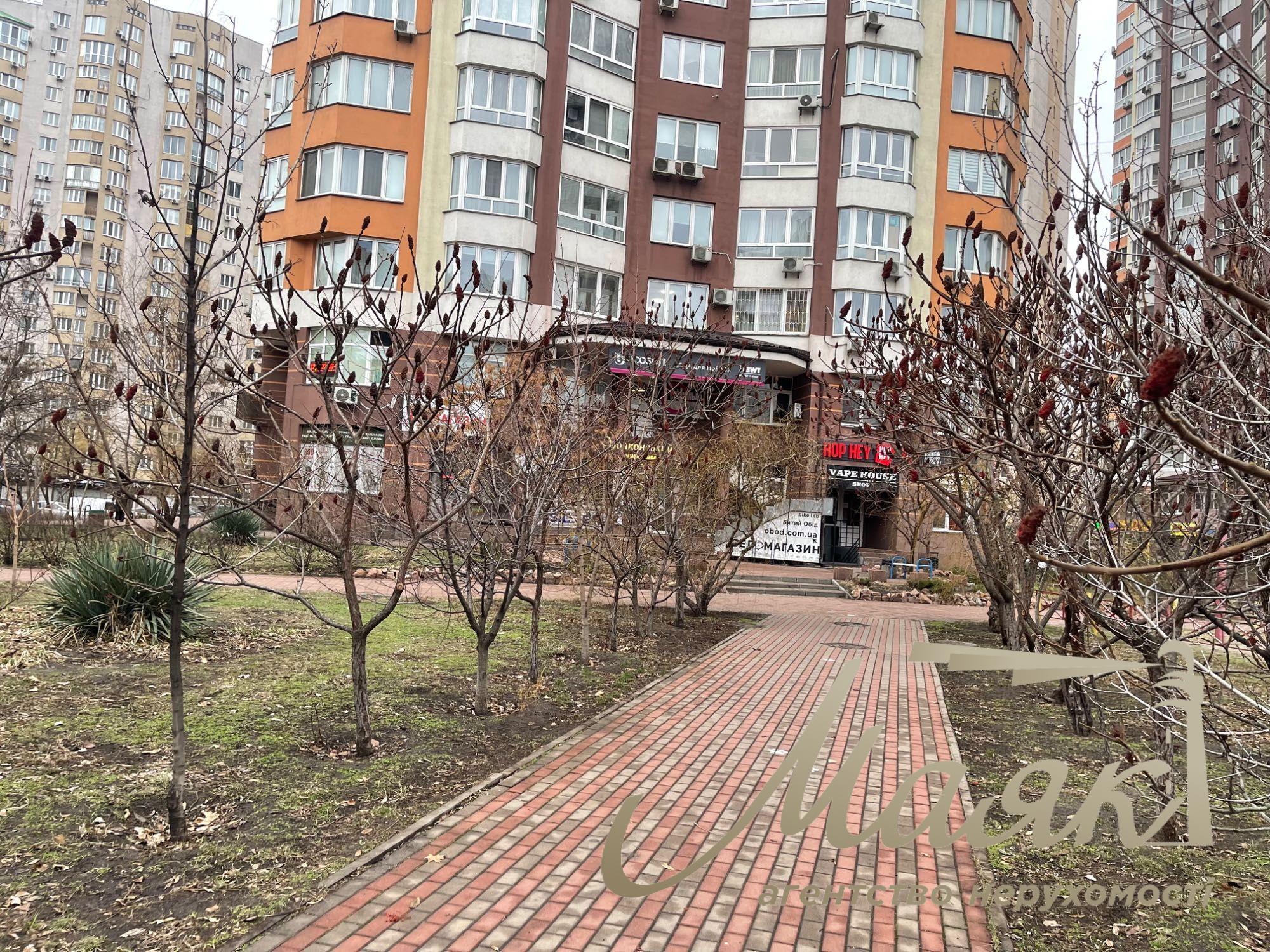 Оренда комерційного приміщення по вул. Анни Ахматової 32/18, біля River Mall