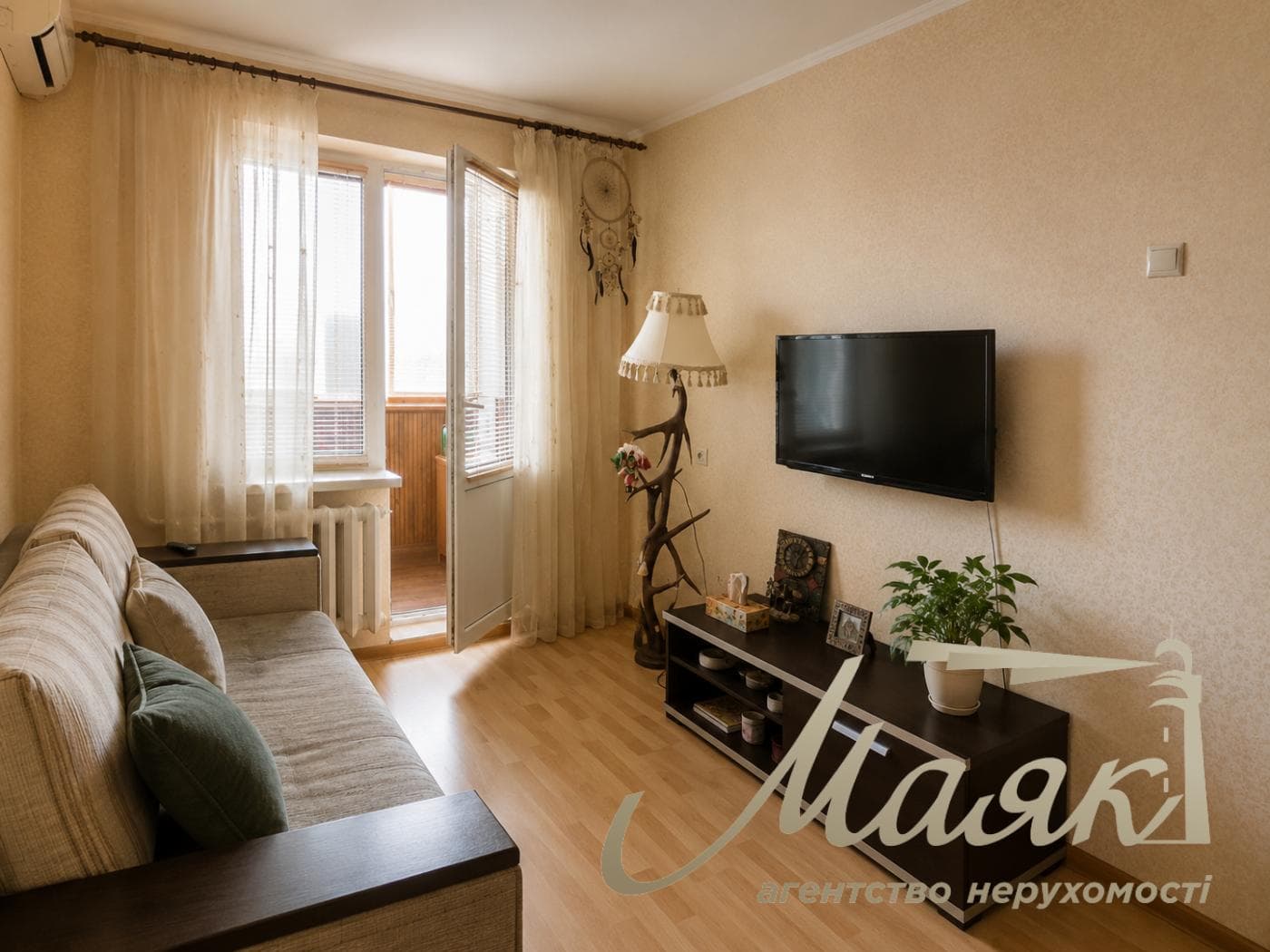 Продаж 2-кімнатної квартири площею 47,6 м² з ремонтом, вул. Левка Лук’яненка, 2Б, район Оболонь, Київ