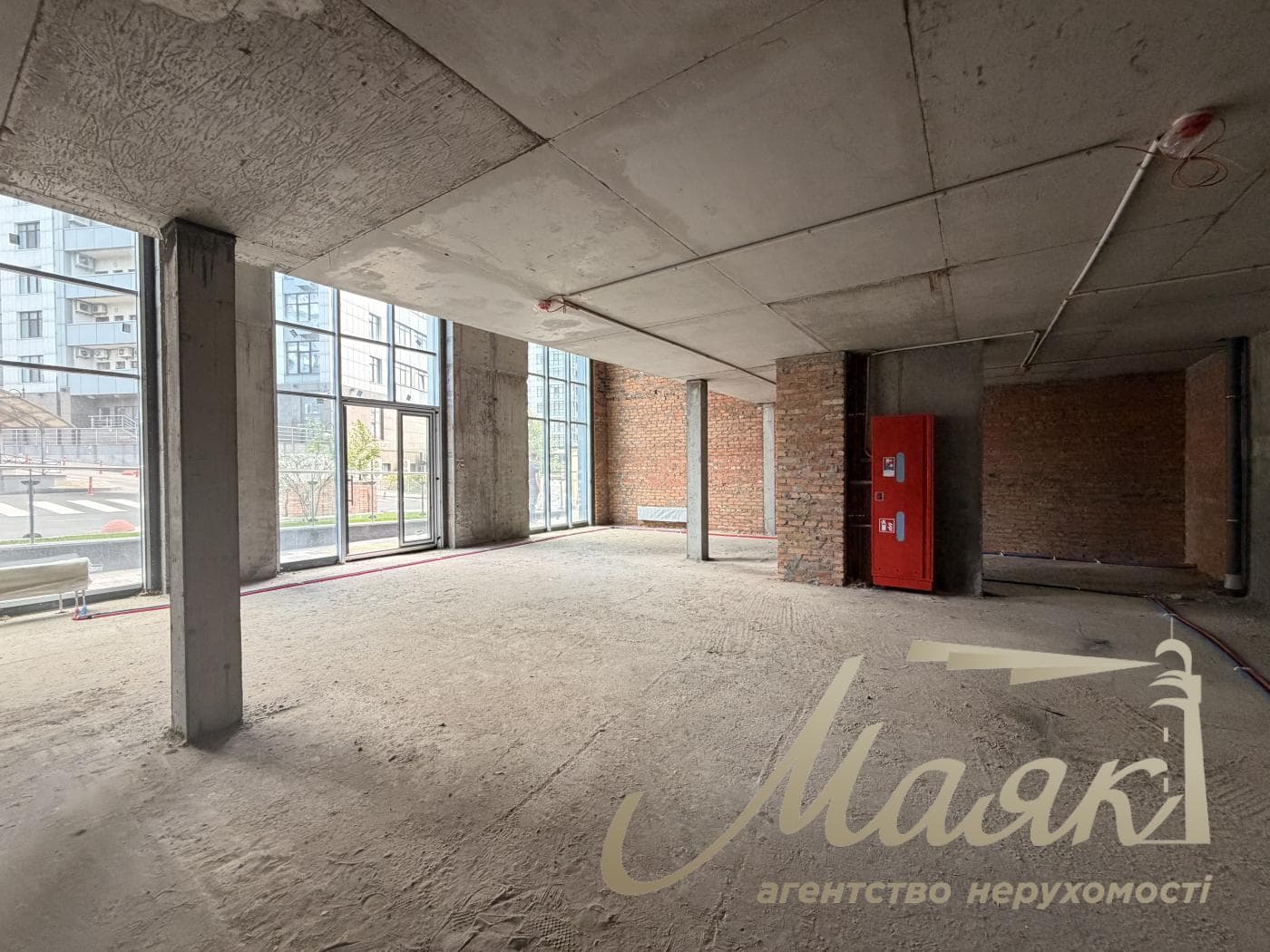 Commercial facade premises for rent in the residential complex "Novopecherskie Lipki"
