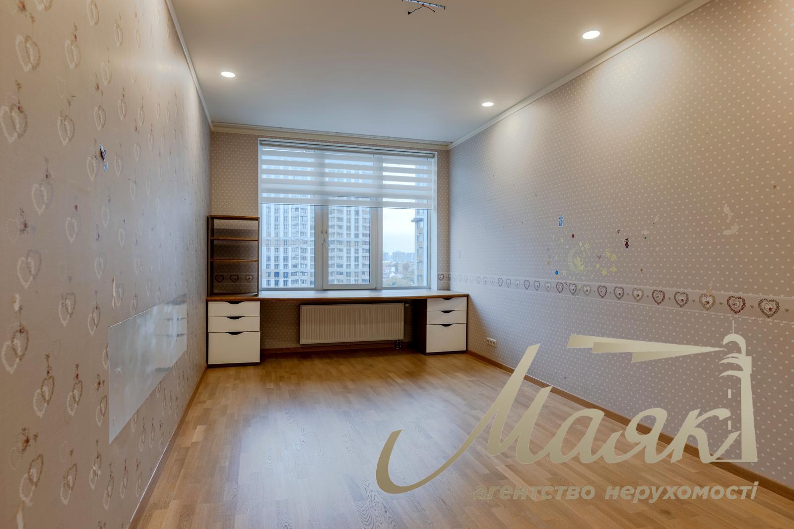 Продаж 4-кімнатної квартири в ЖК "Новопечерські Липки" Адреса: вул. О. Верхогляда (Драгомирова), 16, Печерський район.