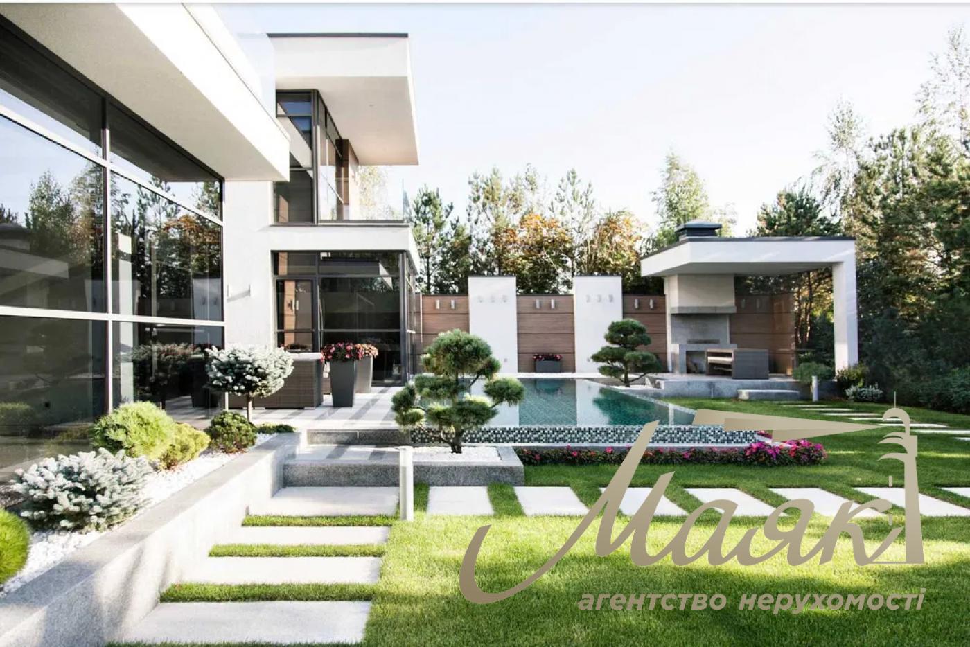 For sale luxury house with swimming pool and modern renovation, located in a closed cottage town in the elite suburbs of Kiev