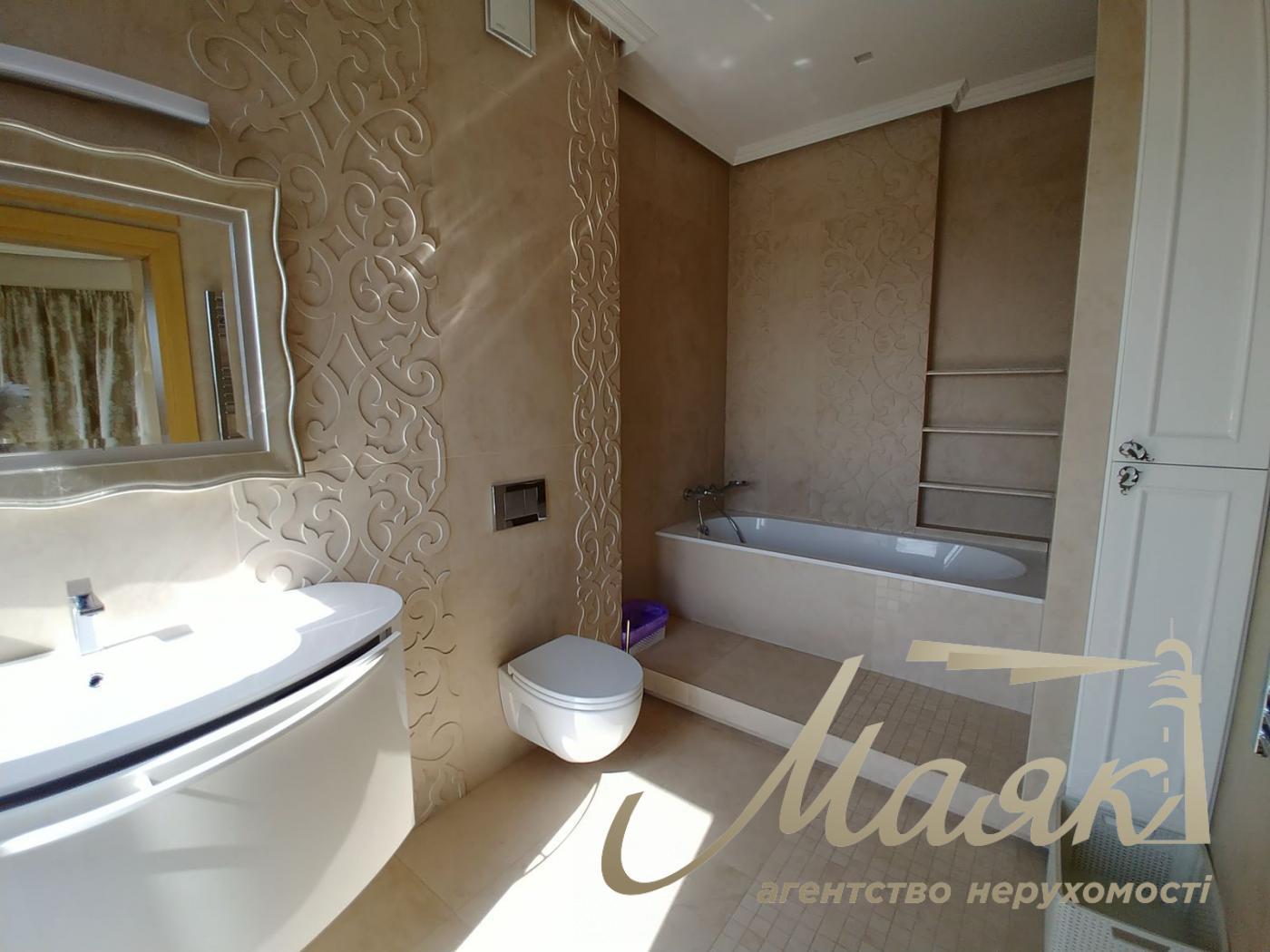 Penthouse for sale, Nazarovskaya St., Center