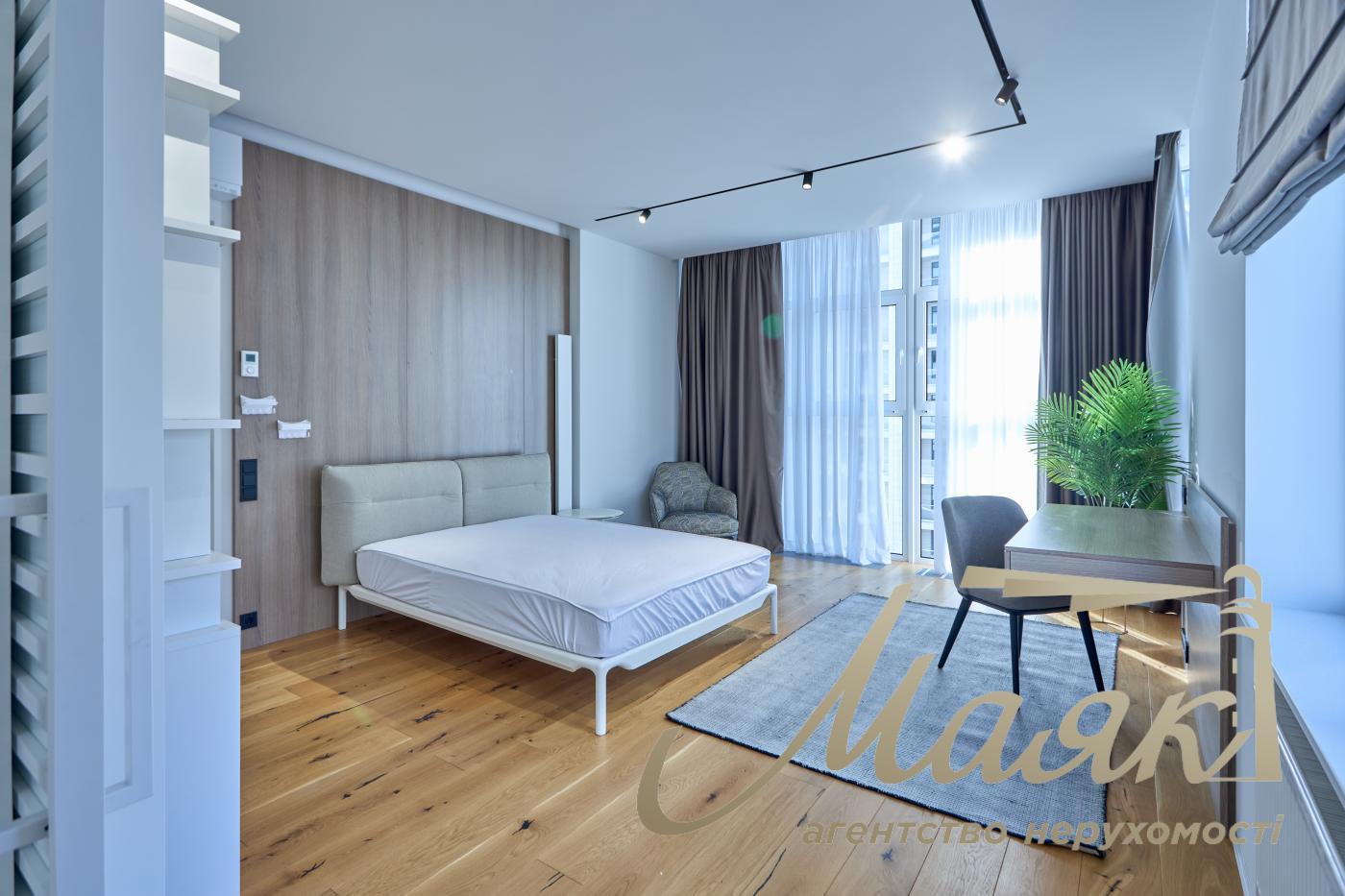 Rent 5-room apartment LCD Novopecherskie Lipki, Verkhoglyada street (Dragomirov)