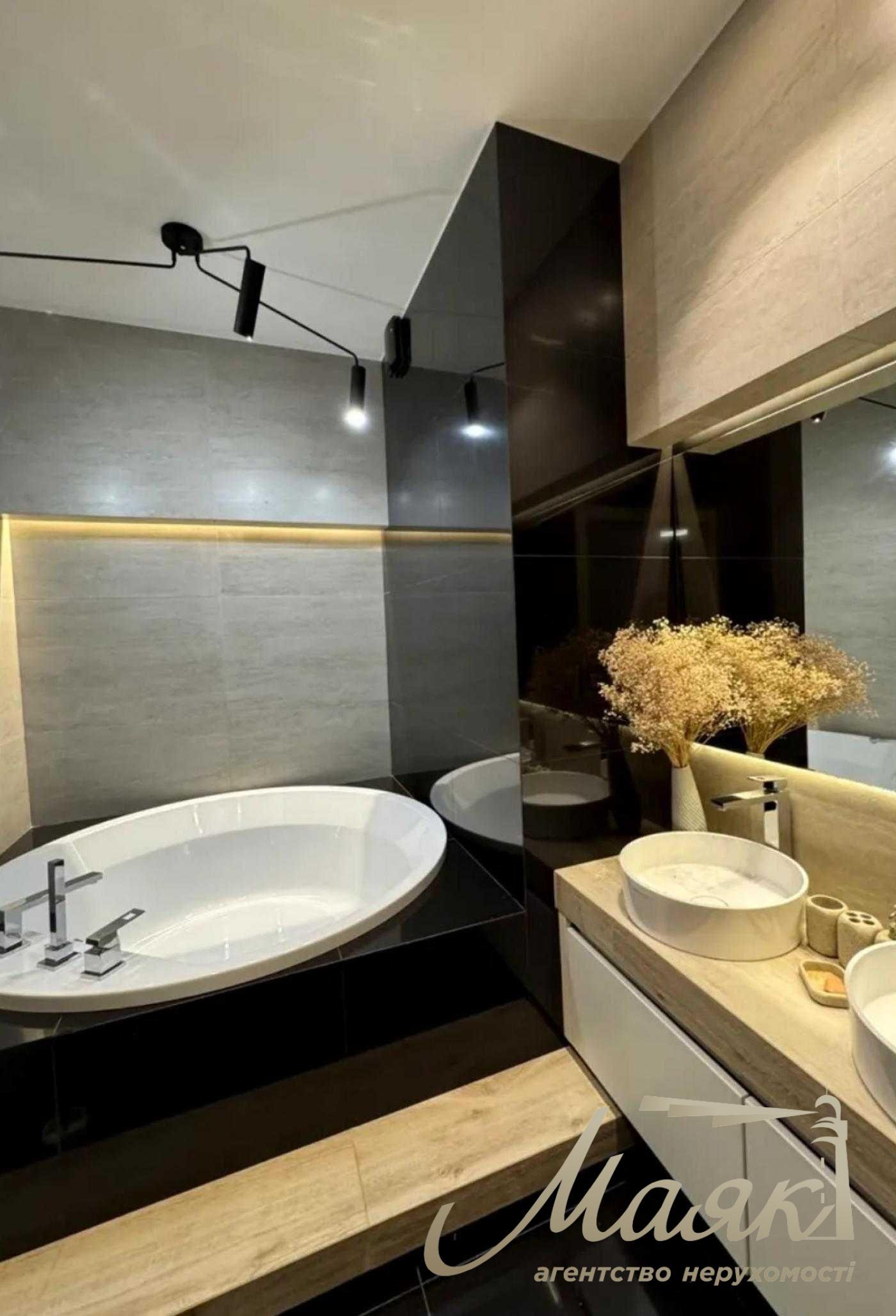 Продажа 2-комнатной квартиры 45м2  в ЖК «Французский квартал 2», Центр Киева, ул. Джона Маккейна, 3А, Печерский район.